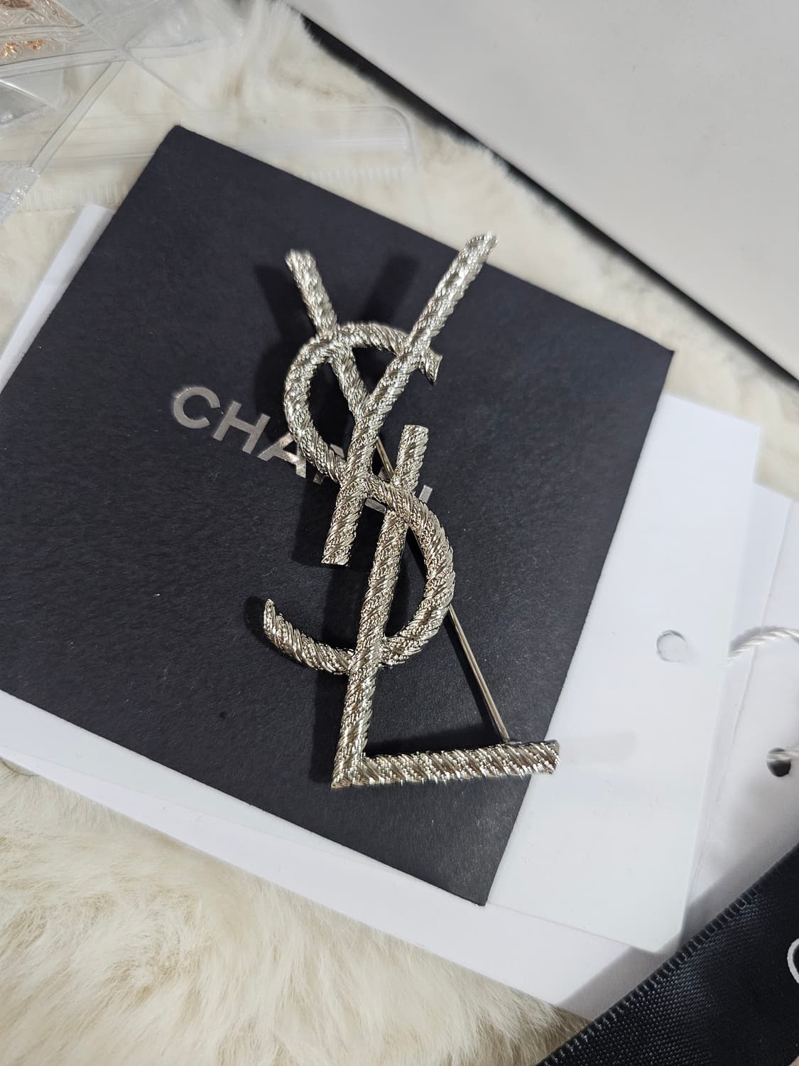 입생로랑 실버 업사이클링 브로치 상품이미지1