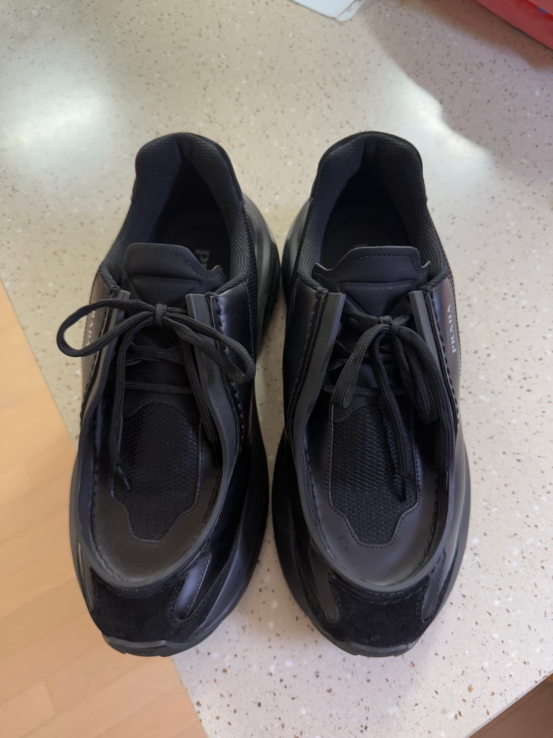 Prada 청키 브러시드 스니커즈 판매 상품이미지1