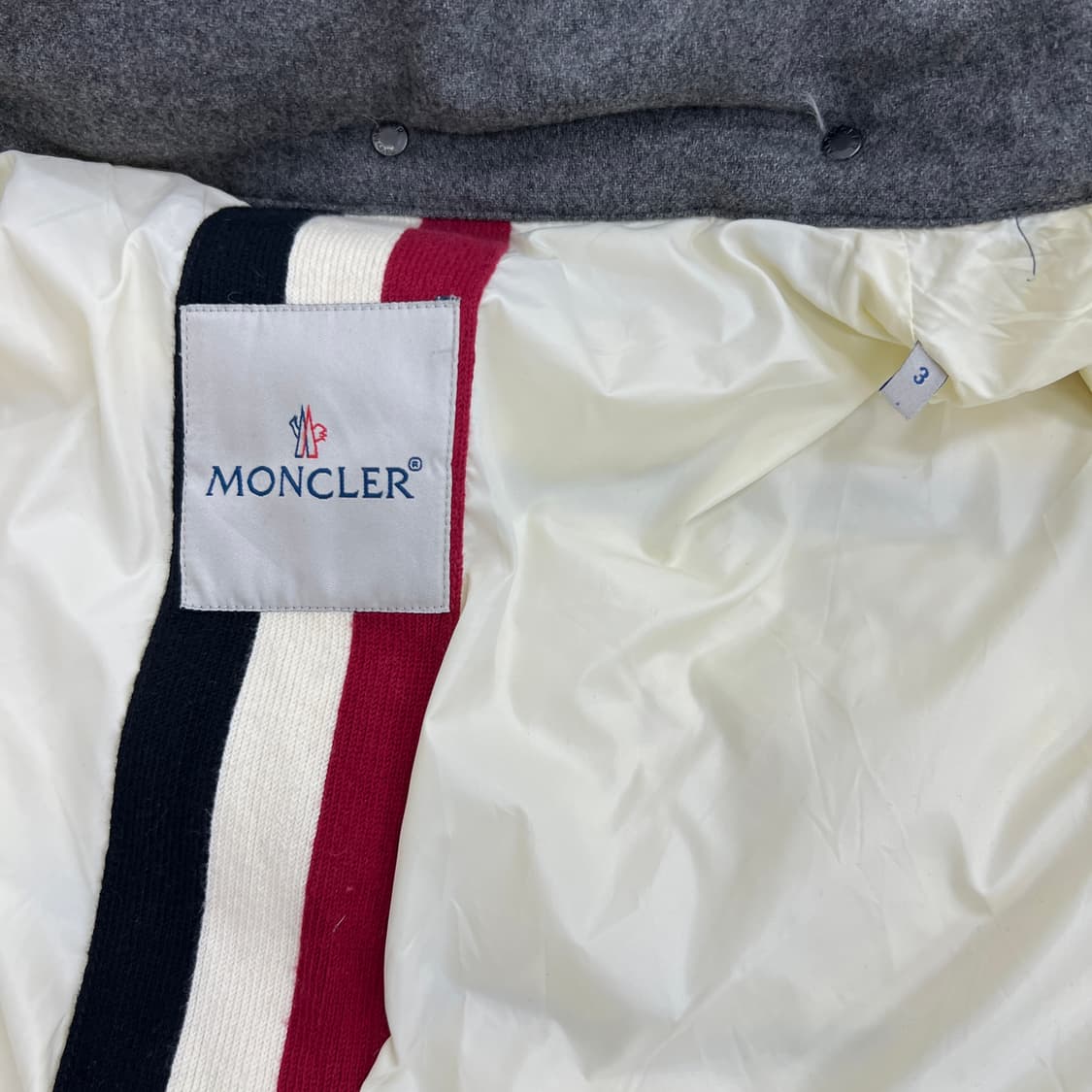 Moncler 몽클레어 그레이 다운 패딩 점퍼 상품이미지3