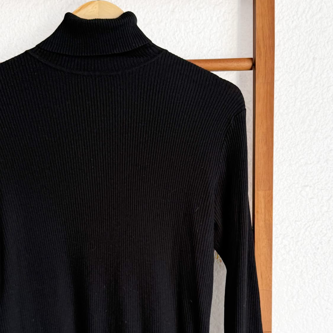 모노 블랙 터틀넥 티 상품이미지2