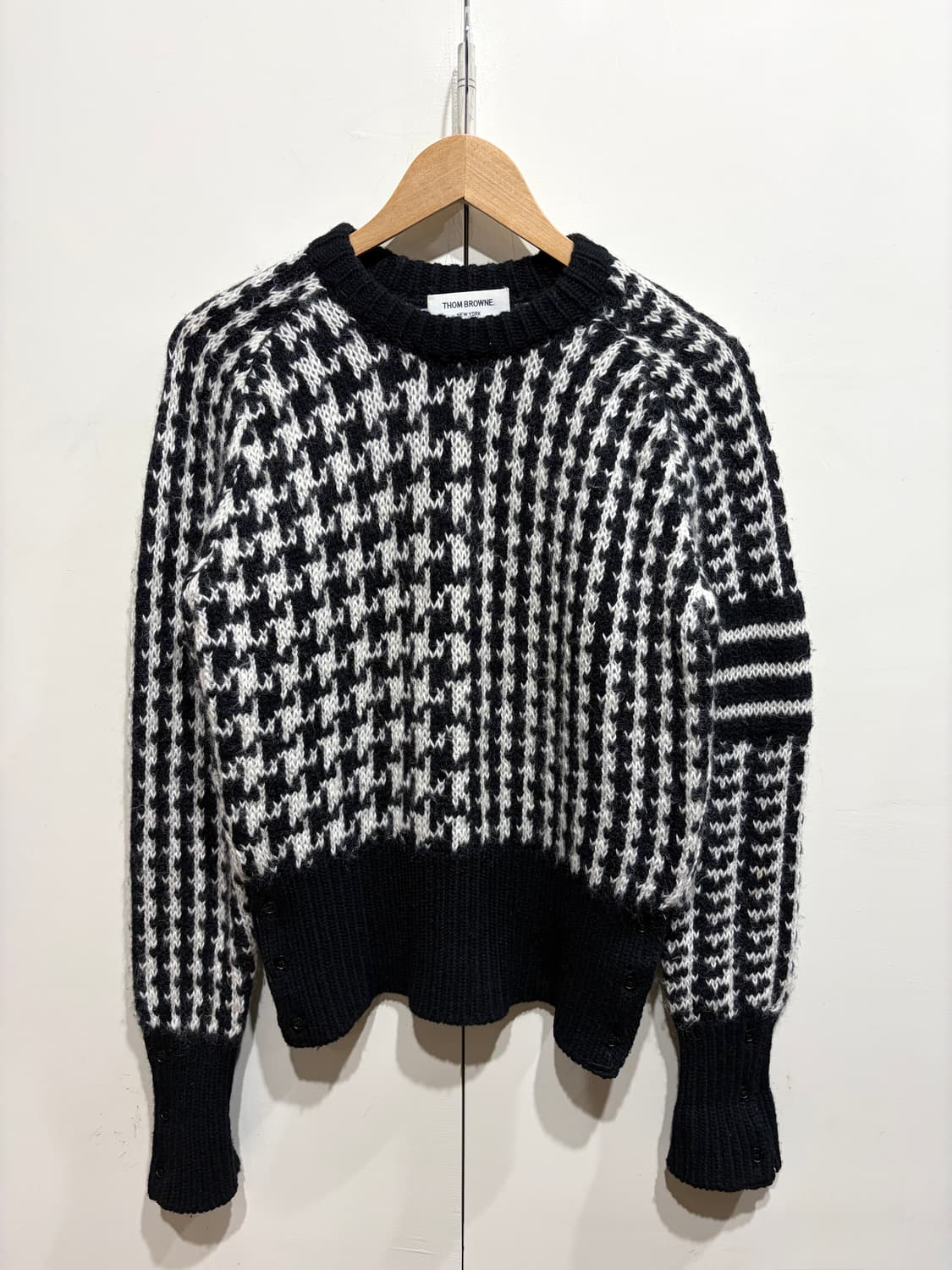 톰브라운 하운드투스 체크 니트 스웨터 상품이미지1
