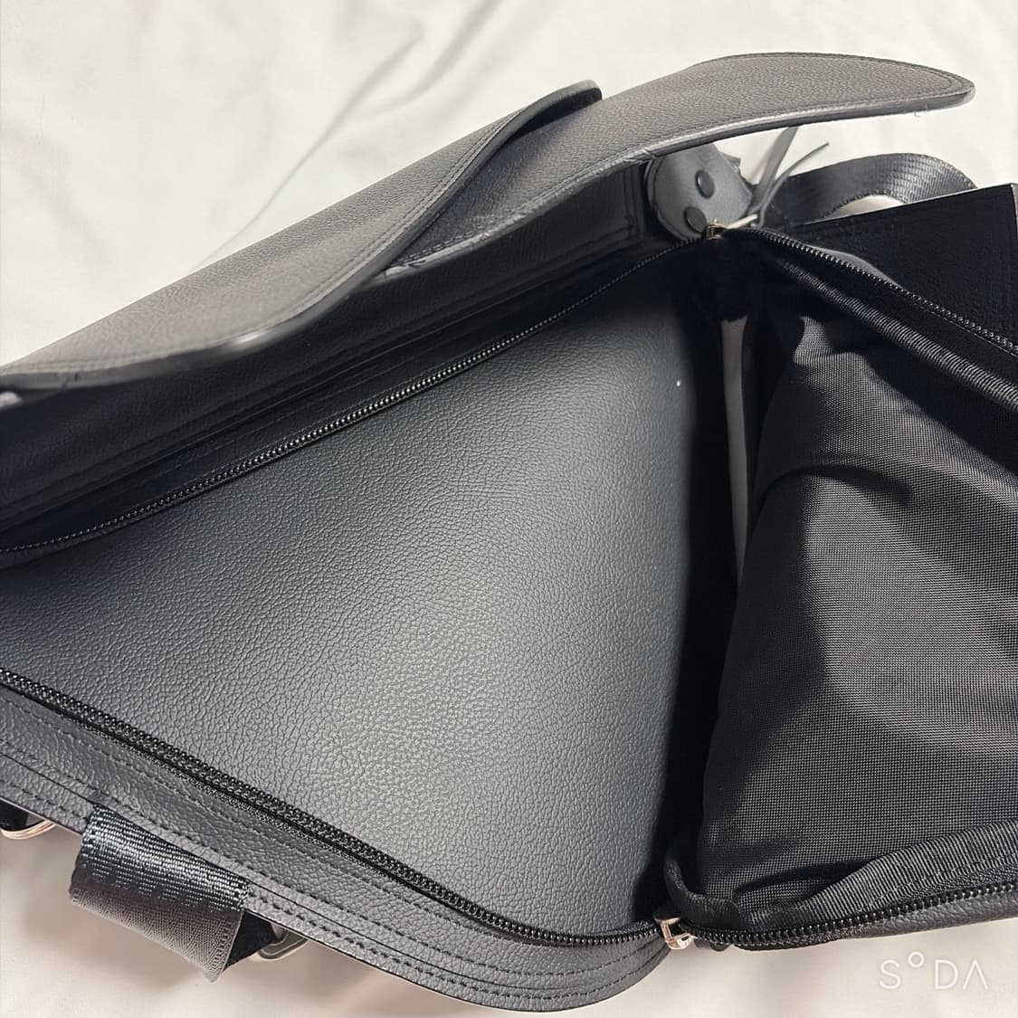 이우가마카리스 Triple Covered Crow Buckle Bag 상품이미지4