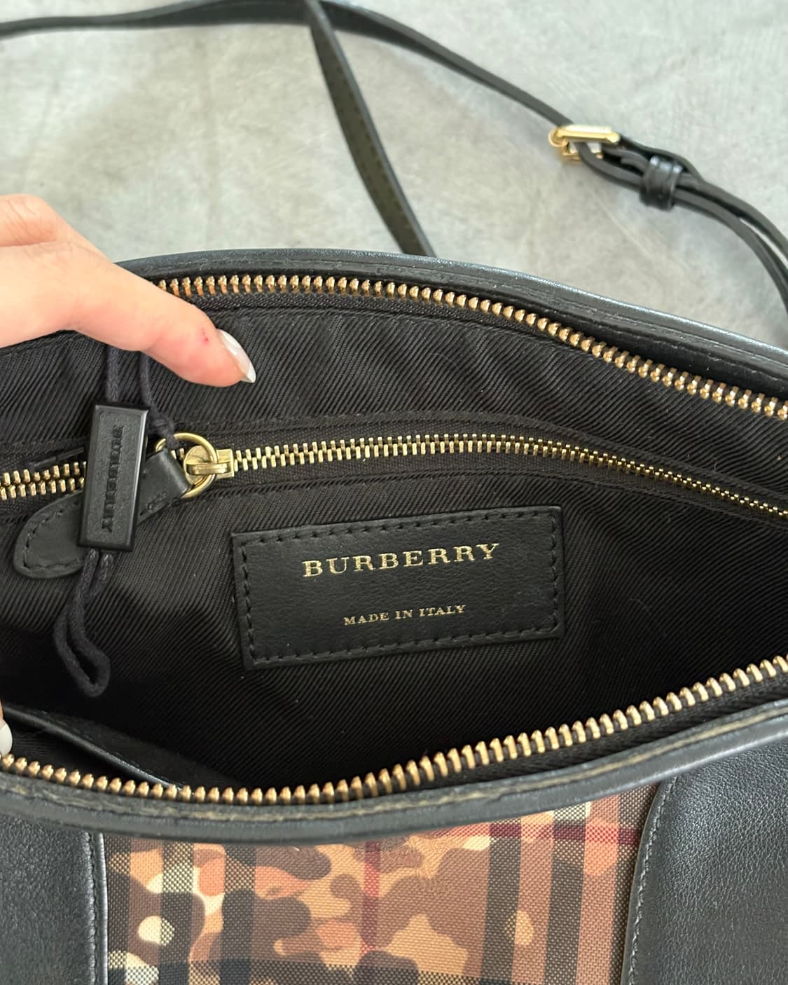 Burberry 버버리 리미티드 레더 노바체크 크로스백 상품이미지4