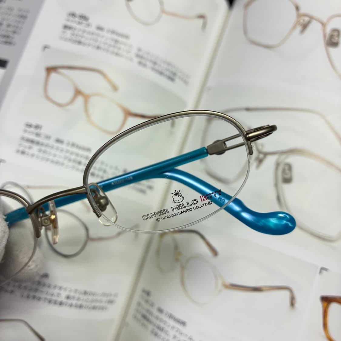HELLO KITTY 헬로키티 반무테 티타늄 안경 상품이미지2