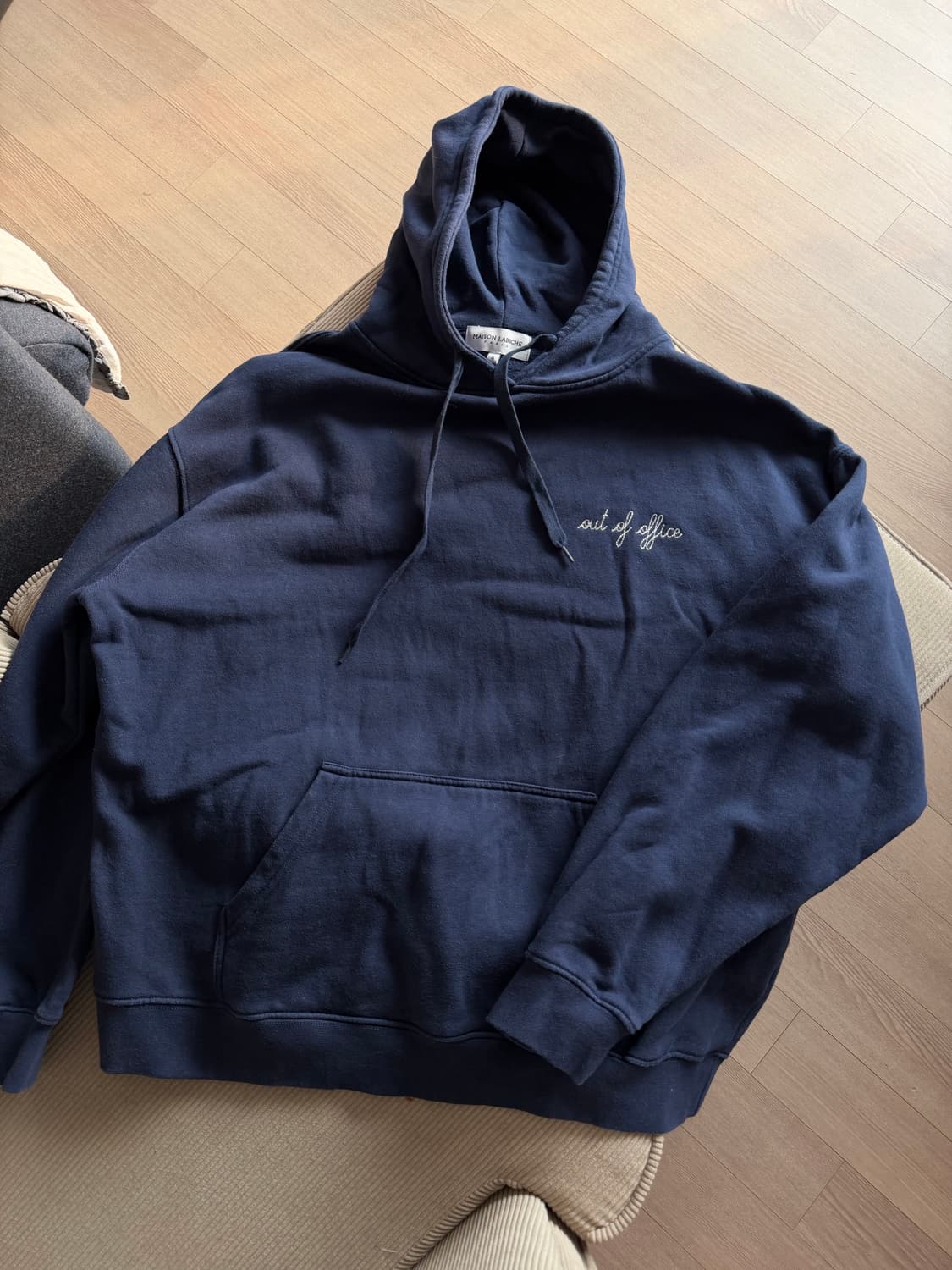 out of office 자수 후드 상품이미지1