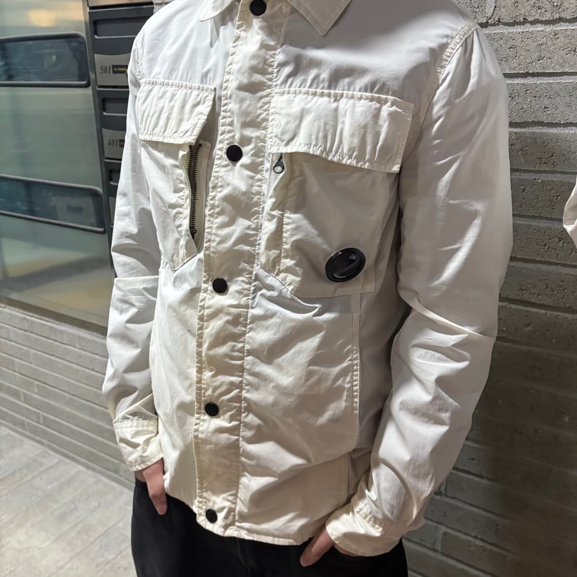 씨피컴퍼니 화이트 렌즈 오버 셔츠 자켓 상품이미지3