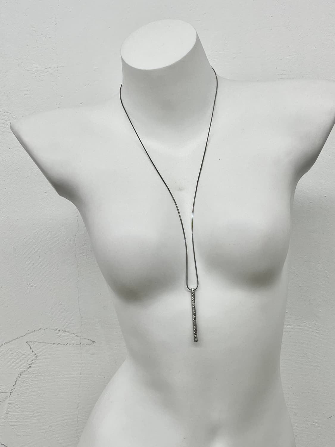 MBMJ 마크바이마크제이콥스 로고 바 네크리스 상품이미지3