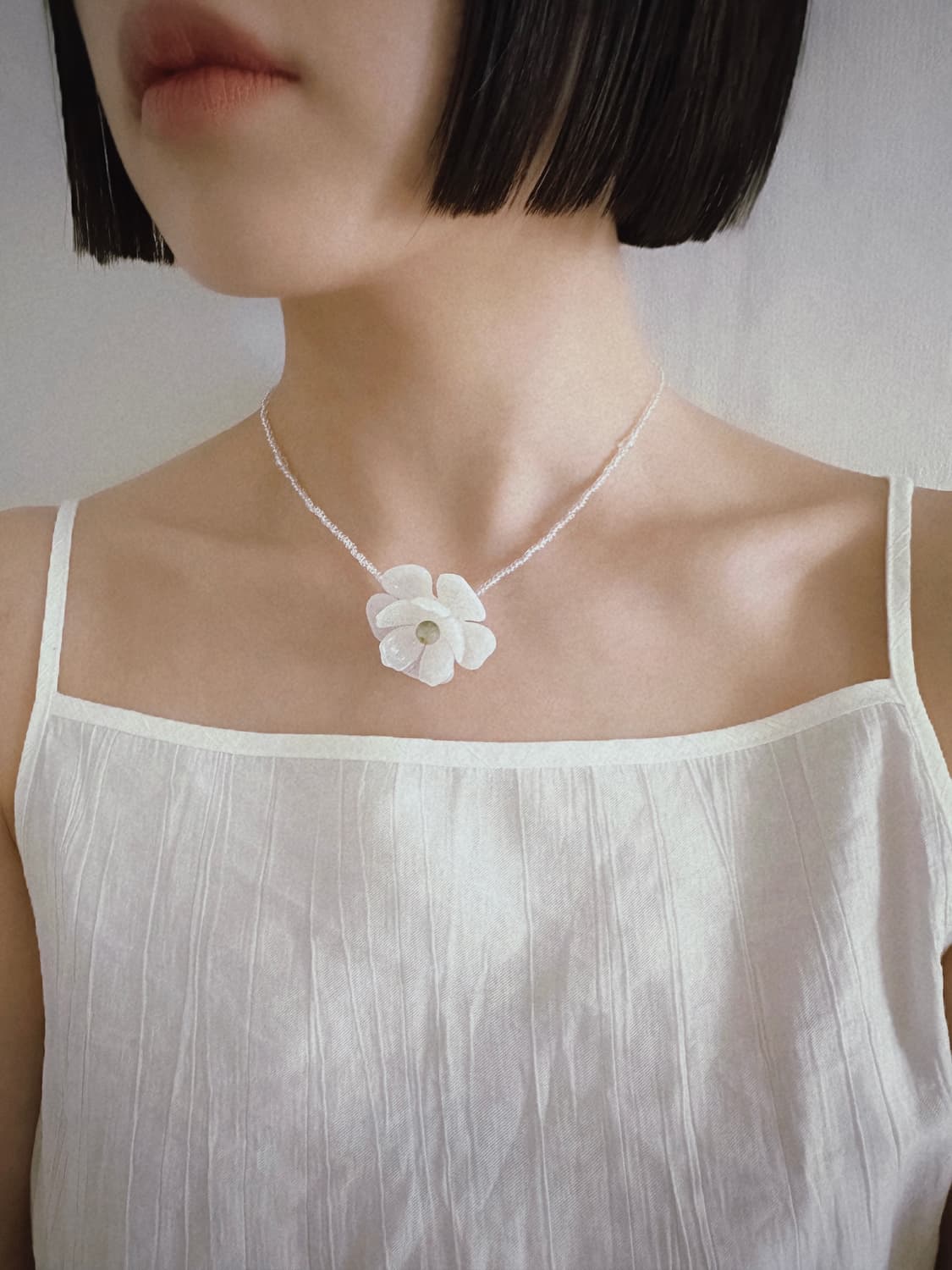 White petal bead necklace 상품이미지1