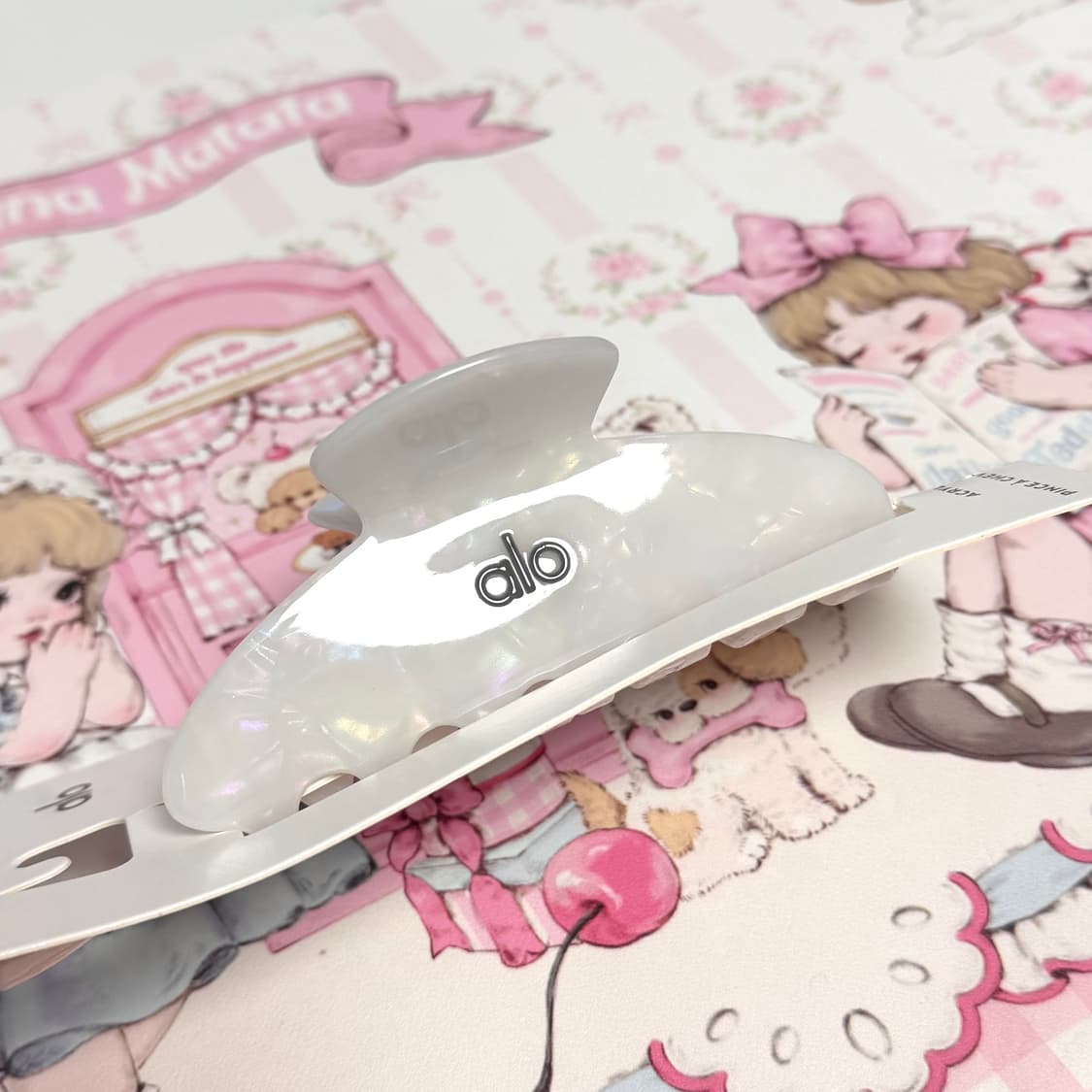 [새상품] alo 요가 집게핀 화이트펄 상품이미지1