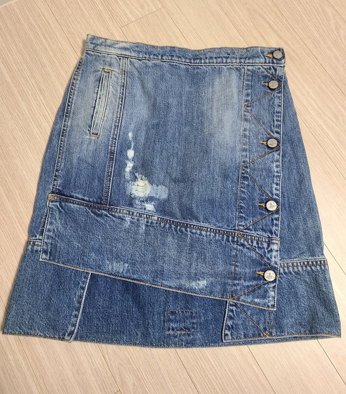 비비안웨스트우드 데님스커트 미디기장 27 상품이미지1