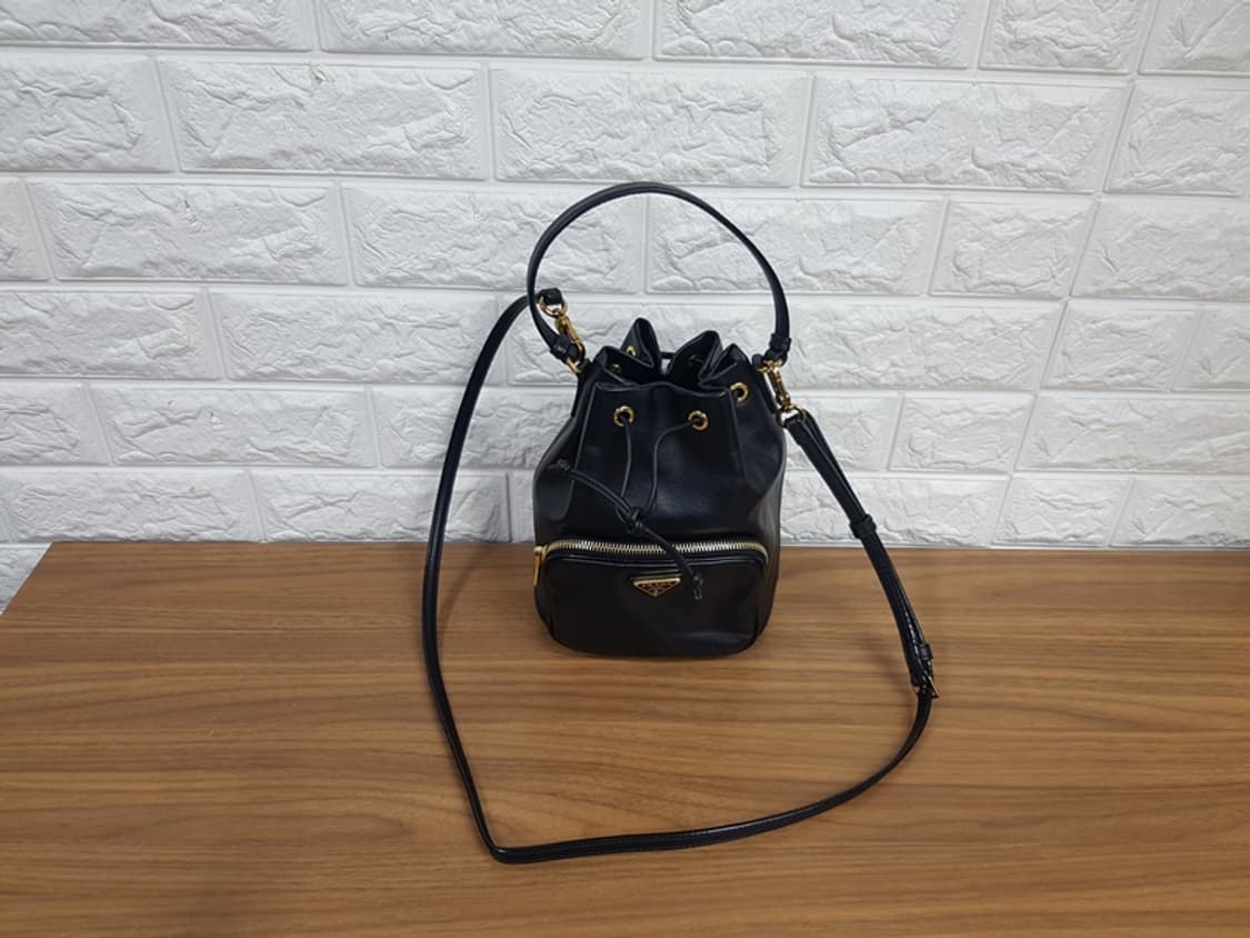 프라다 버킷백 (정품 가죽. 토트백&크로스백)  상품이미지1