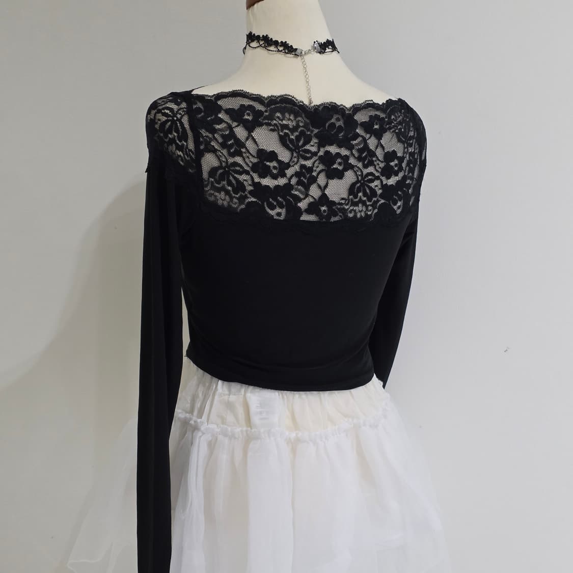 유럽)블랙st 레이스시스루 크롭 슬리브블라우스 상품이미지3