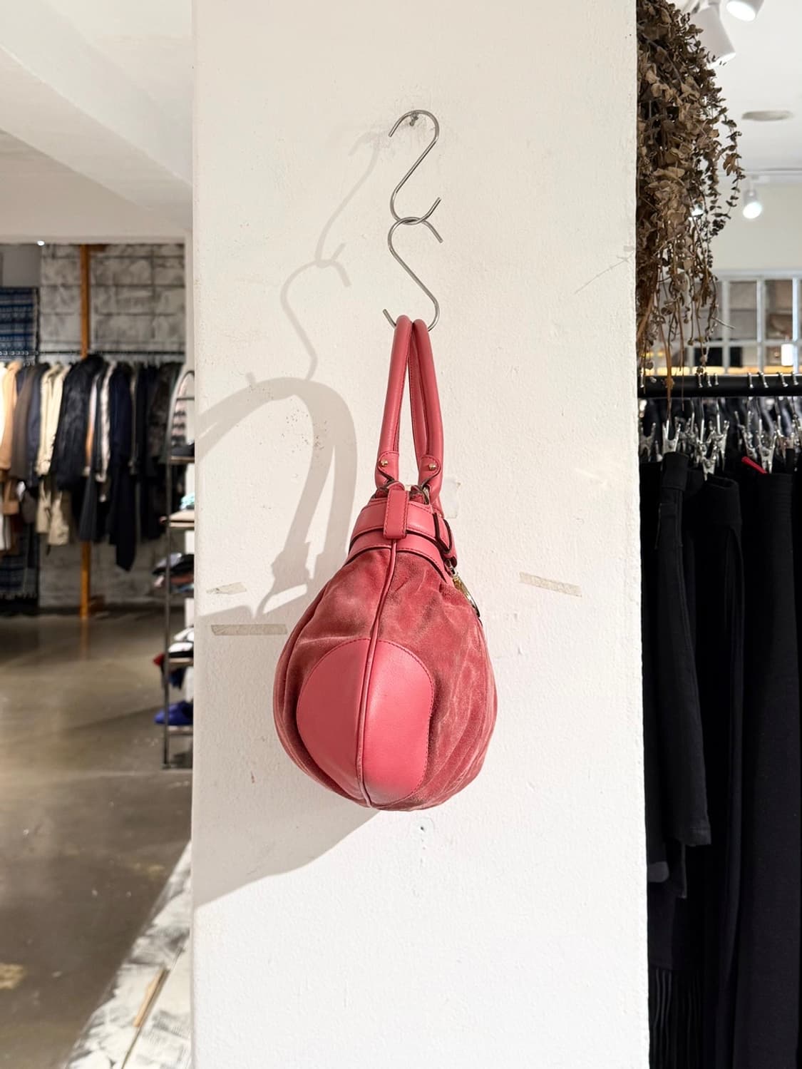 페라가모 핑크 간치니 버클 토트백 상품이미지5