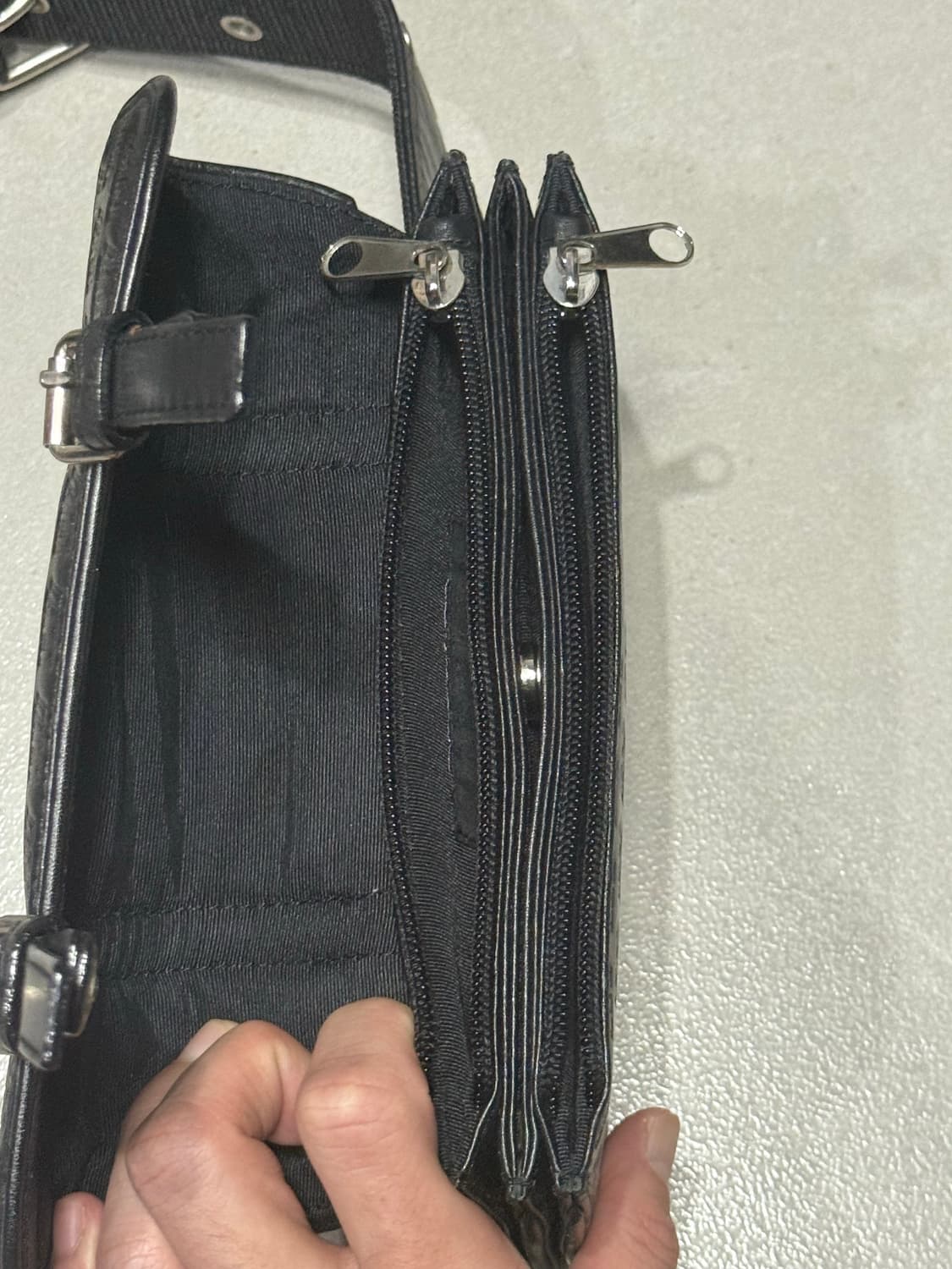 히스테릭 글래머 아카이브 벨트 결합 음각 로고 가죽 바디백 가방 상품이미지7