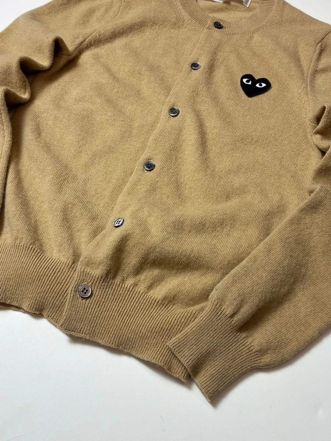 꼼데가르송 우먼스 하트 로고 니트 가디건 PN8209 상품이미지5