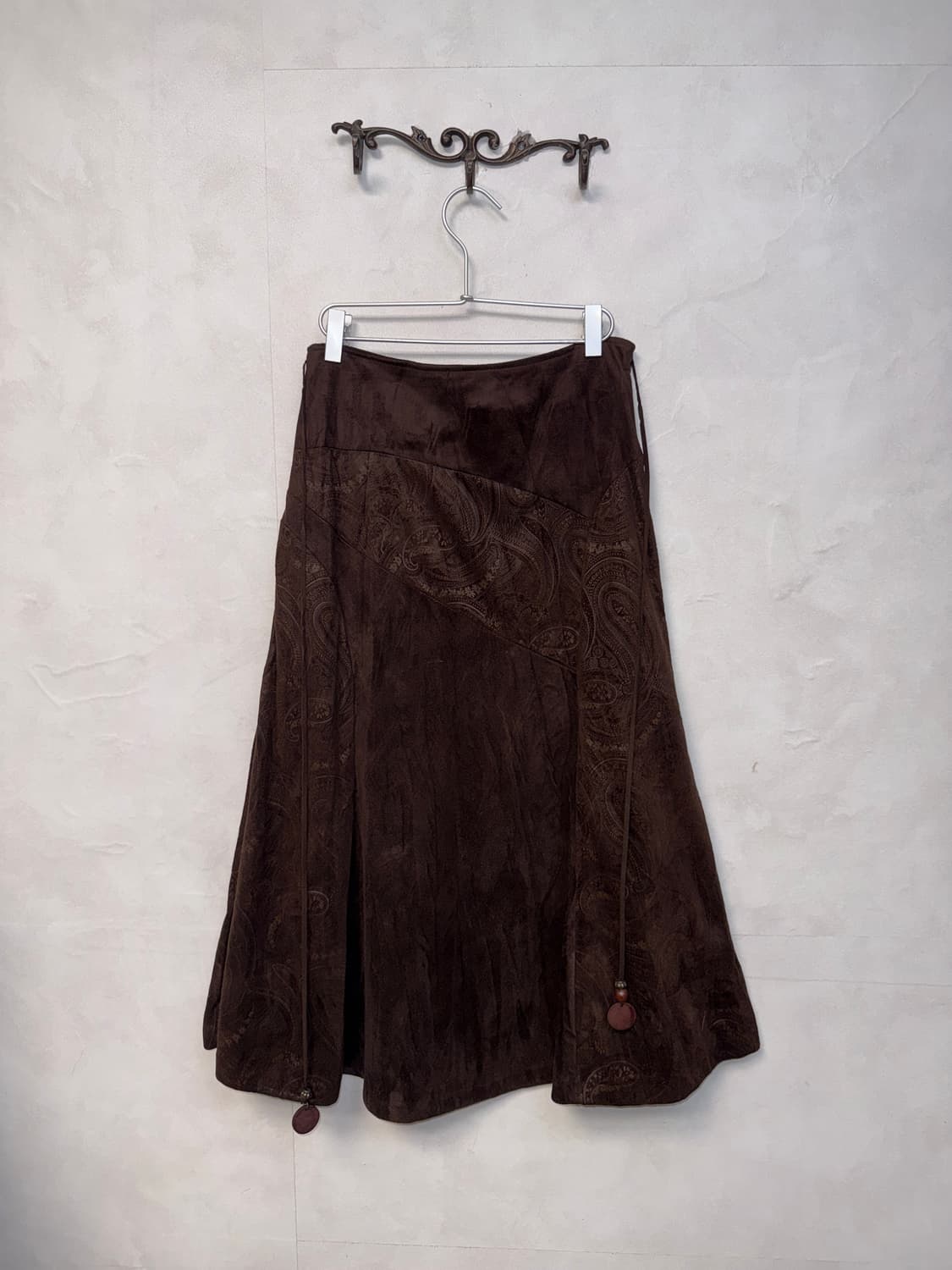 Dark brown oriental paisley suede skirt 상품이미지1