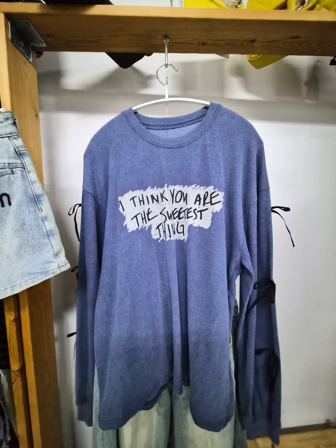 레터링 리본포인트 티. 세미 커브드 와이드 데님 상품이미지2