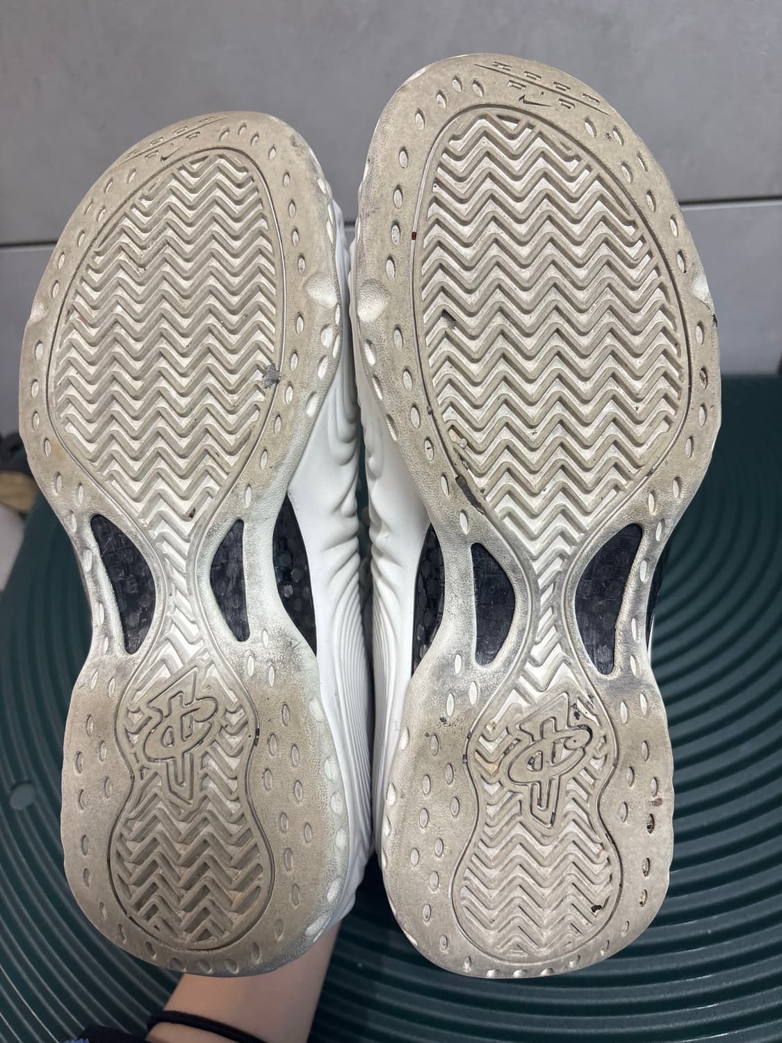 꼼데가르송 폼포짓 250 상품이미지6