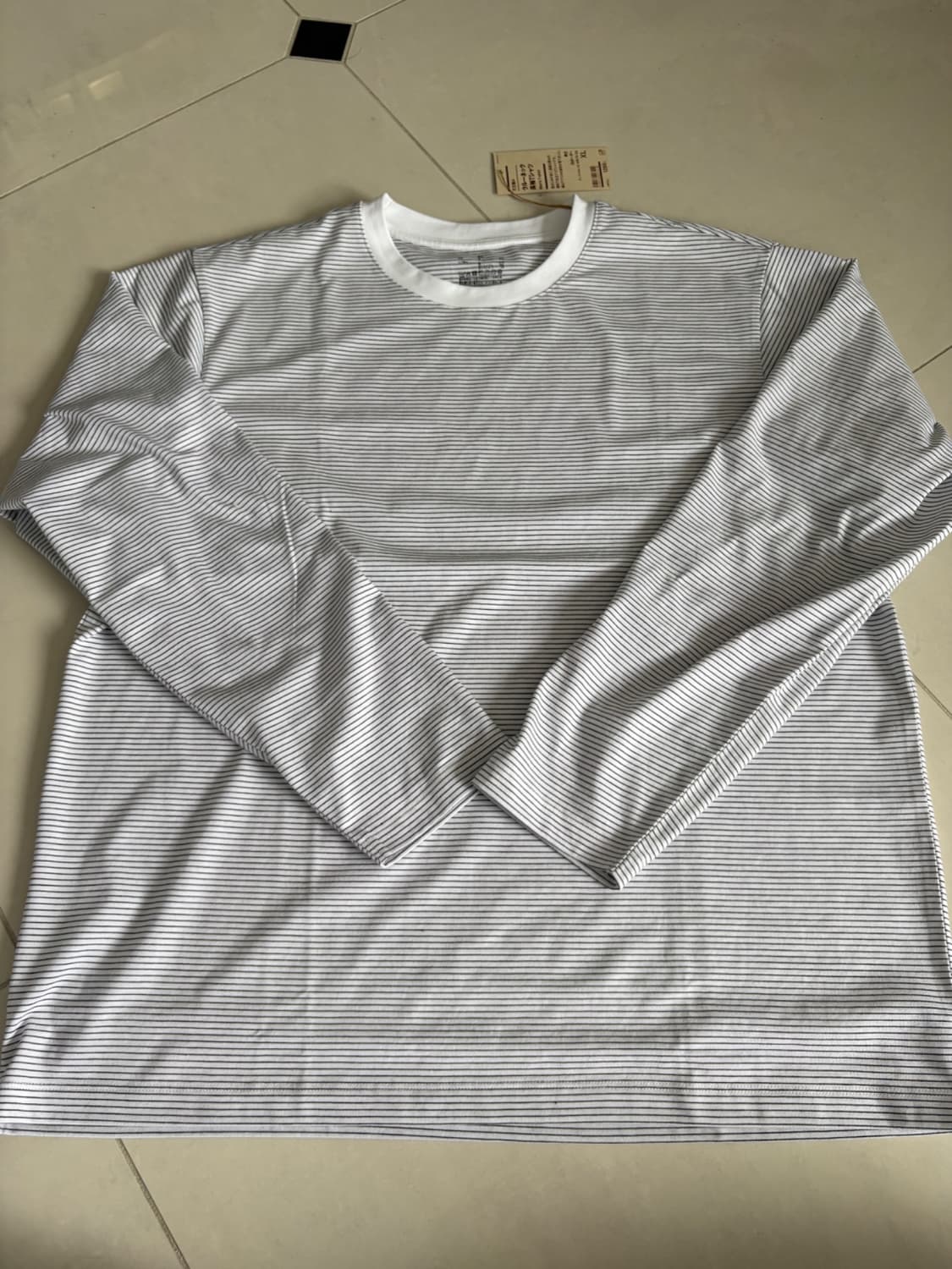 Crew neck long T-shirt 긴팔티셔츠 상품이미지1