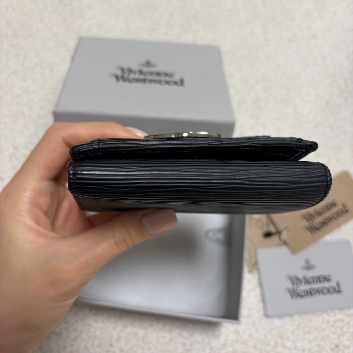 비비안웨스트우드 로고 스몰 플랩 반지갑 블랙 상품이미지6