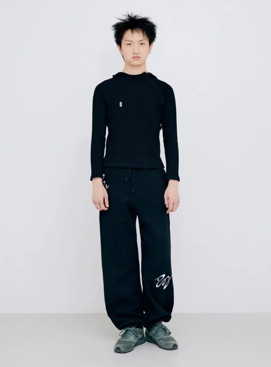 할로미늄 그래픽 트레이닝 조거 팬츠 상품이미지1