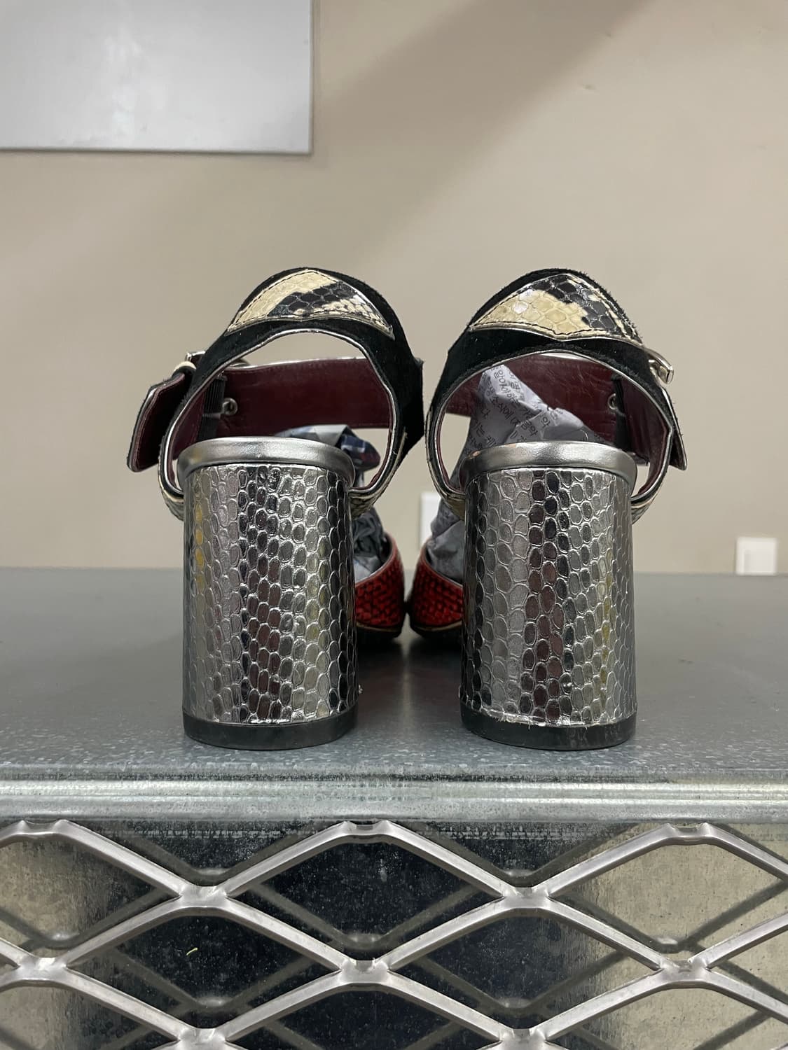 마크제이콥스 스네이크스킨 레더 힐37 상품이미지3