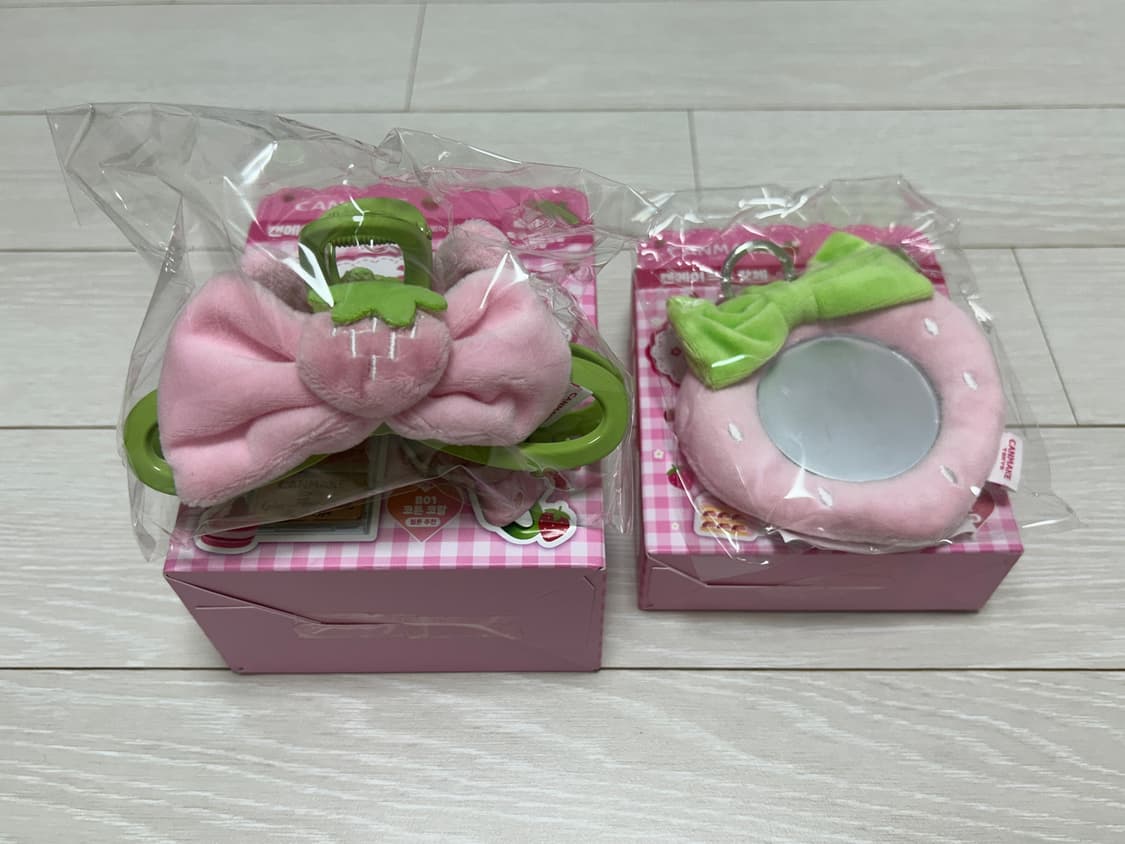 캔메이크 X 캇제 콜라보 딸기 헤어 클립 + 거울 키링 세트 상품이미지1