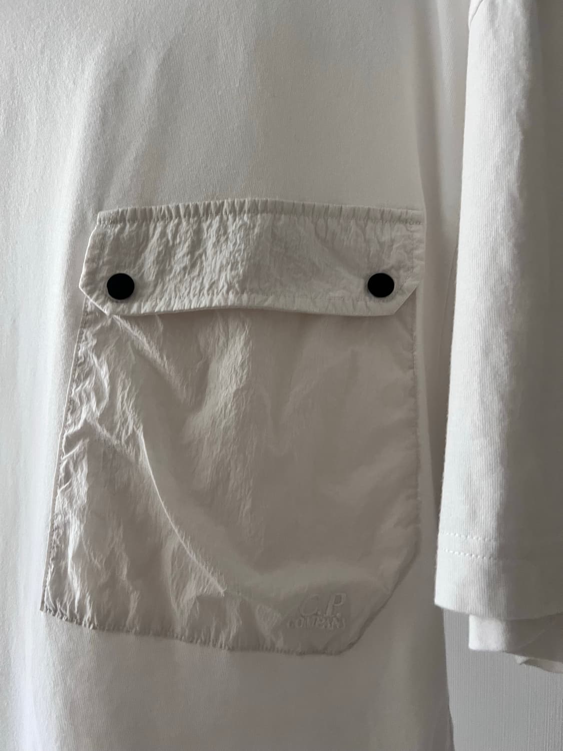 CP컴퍼니 포켓 로고 반팔티 상품이미지3