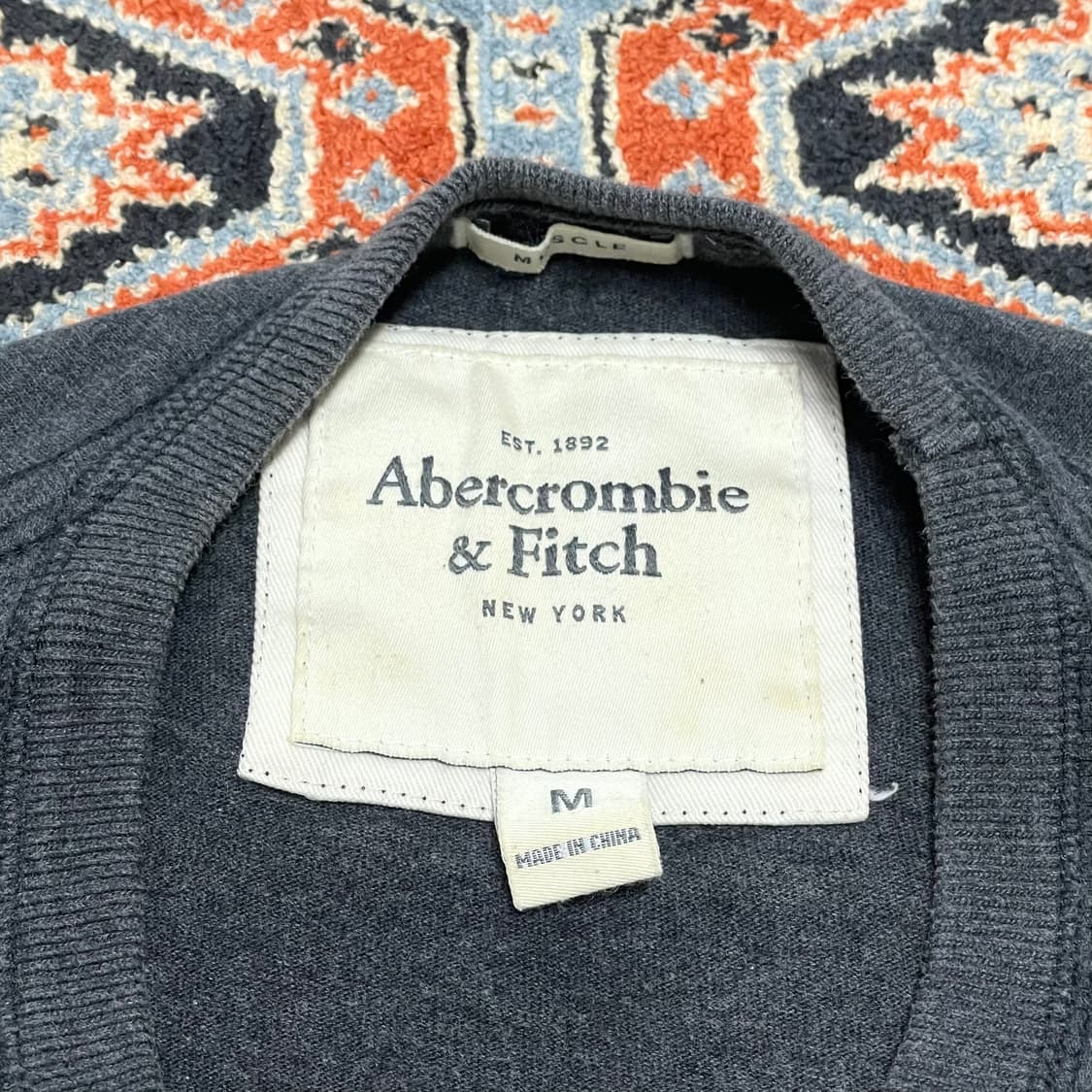 아베크롬비 스펠로고 차콜 긴팔 티셔츠 남성M 상품이미지3