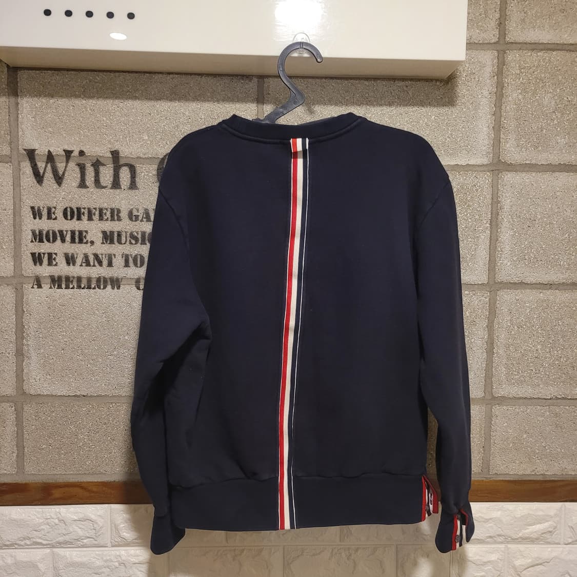 톰브라운 백삼선 맨투맨 2 상품이미지2