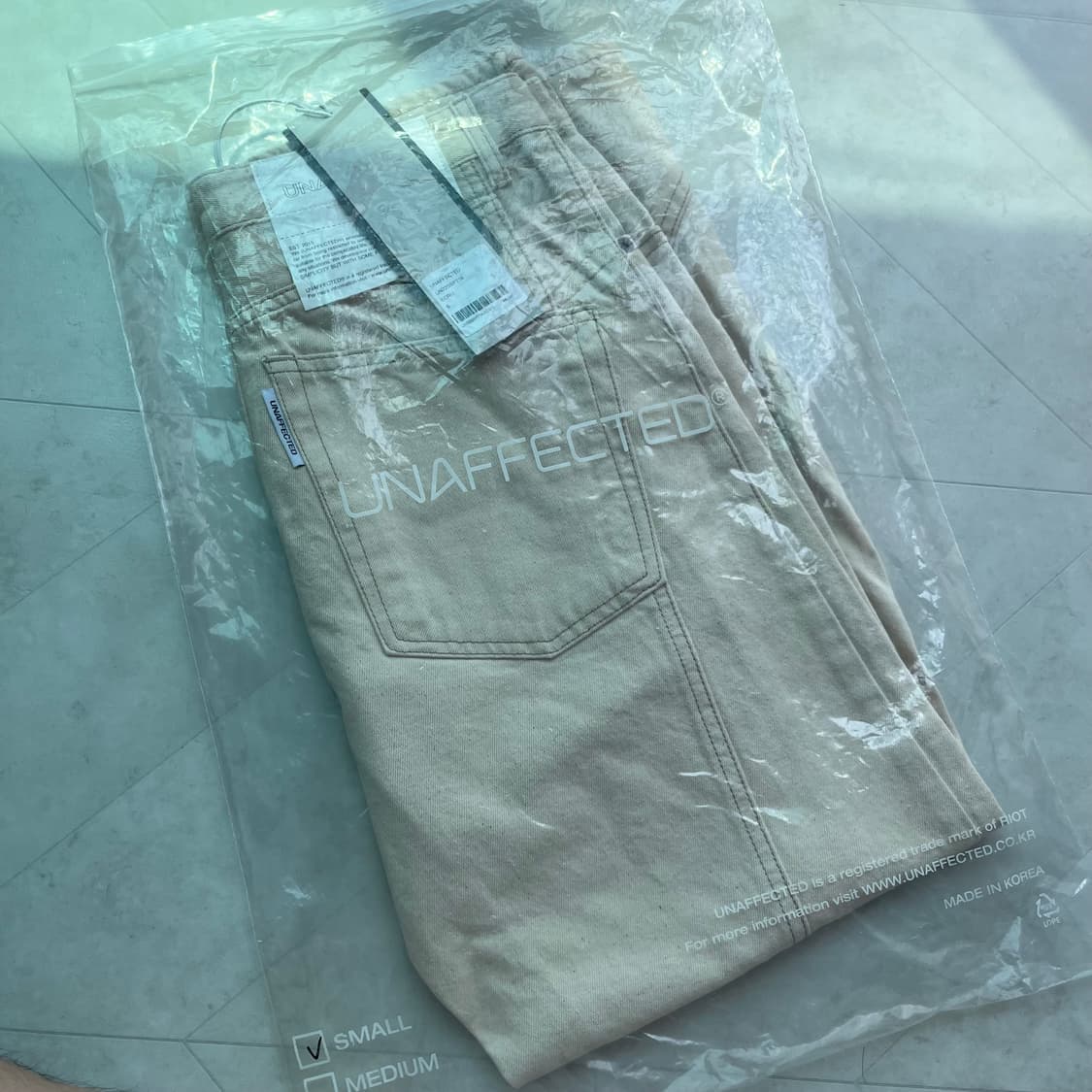 새상품(S) 언어펙티드 트랙 데님팬츠 에크루 상품이미지3