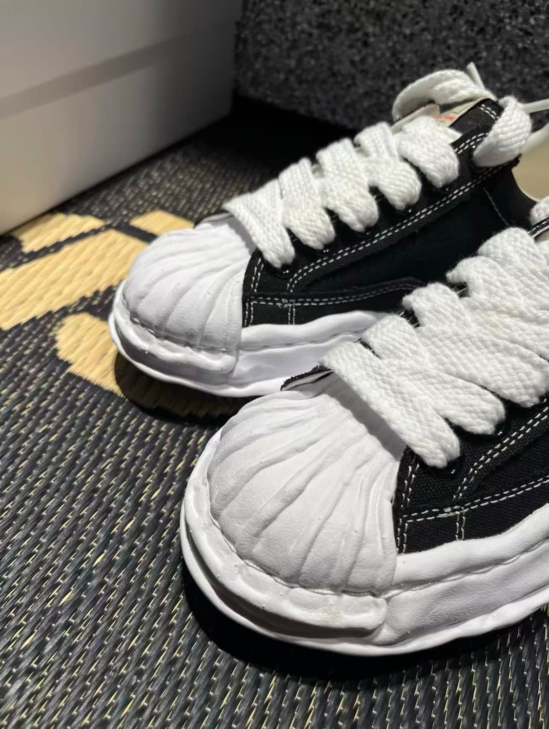 메종 미하라 야스히로 블레이키 OG 솔 캔버스 로우탑 스니커즈 블랙화이트 상품이미지6