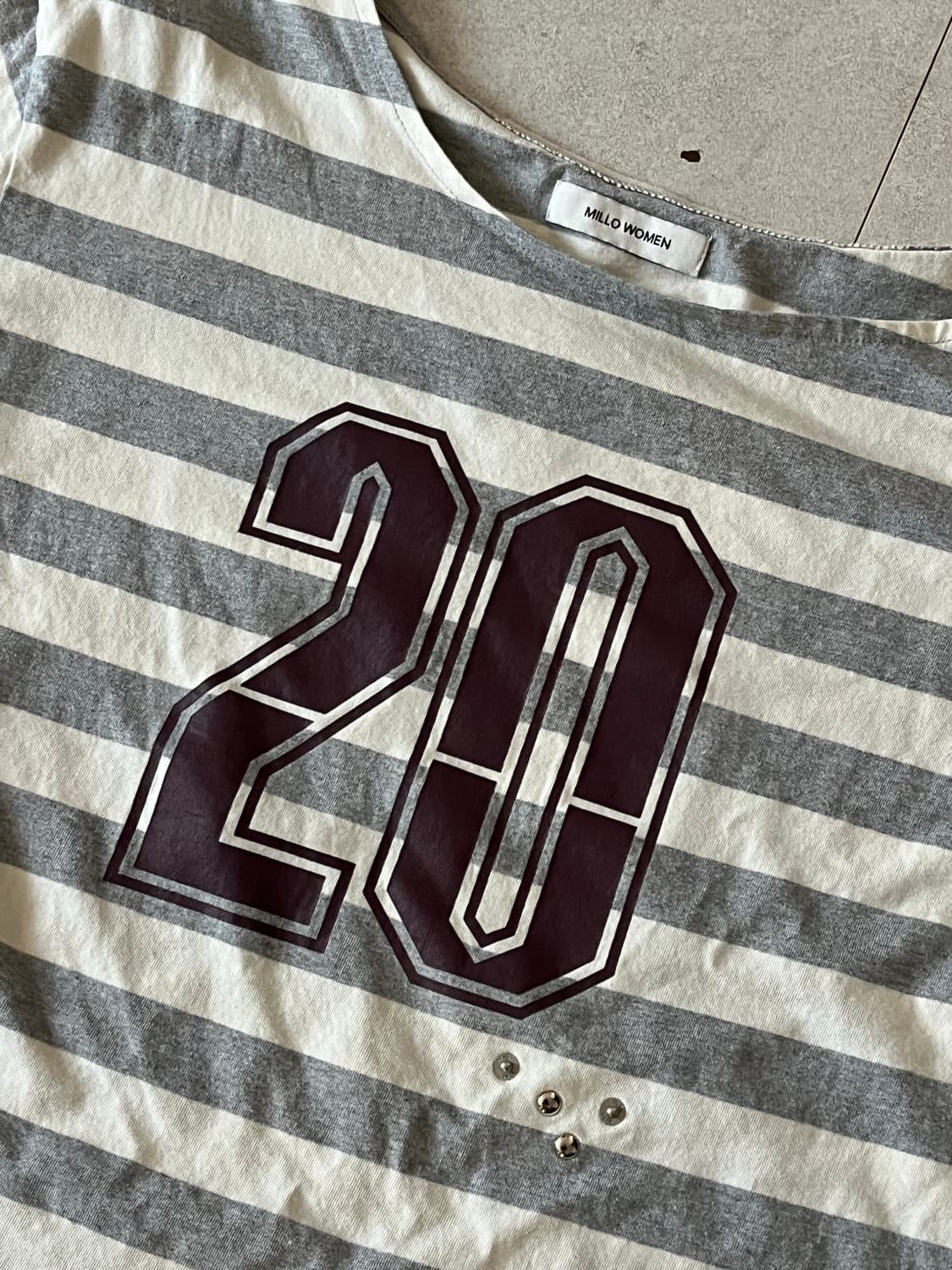 밀로 우먼 오프숄더 스트라이프 티셔츠  상품이미지2