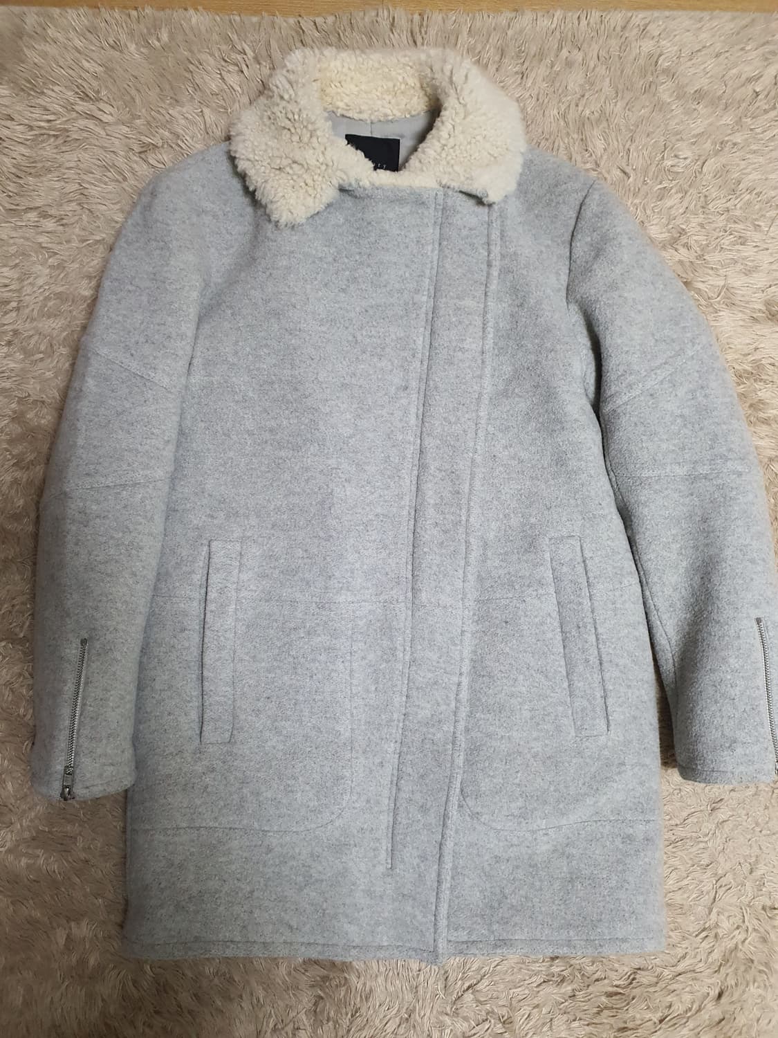 띠어리 겨울 자켓  상태 굿 사이즈 55까지 가능해요. 상품이미지2