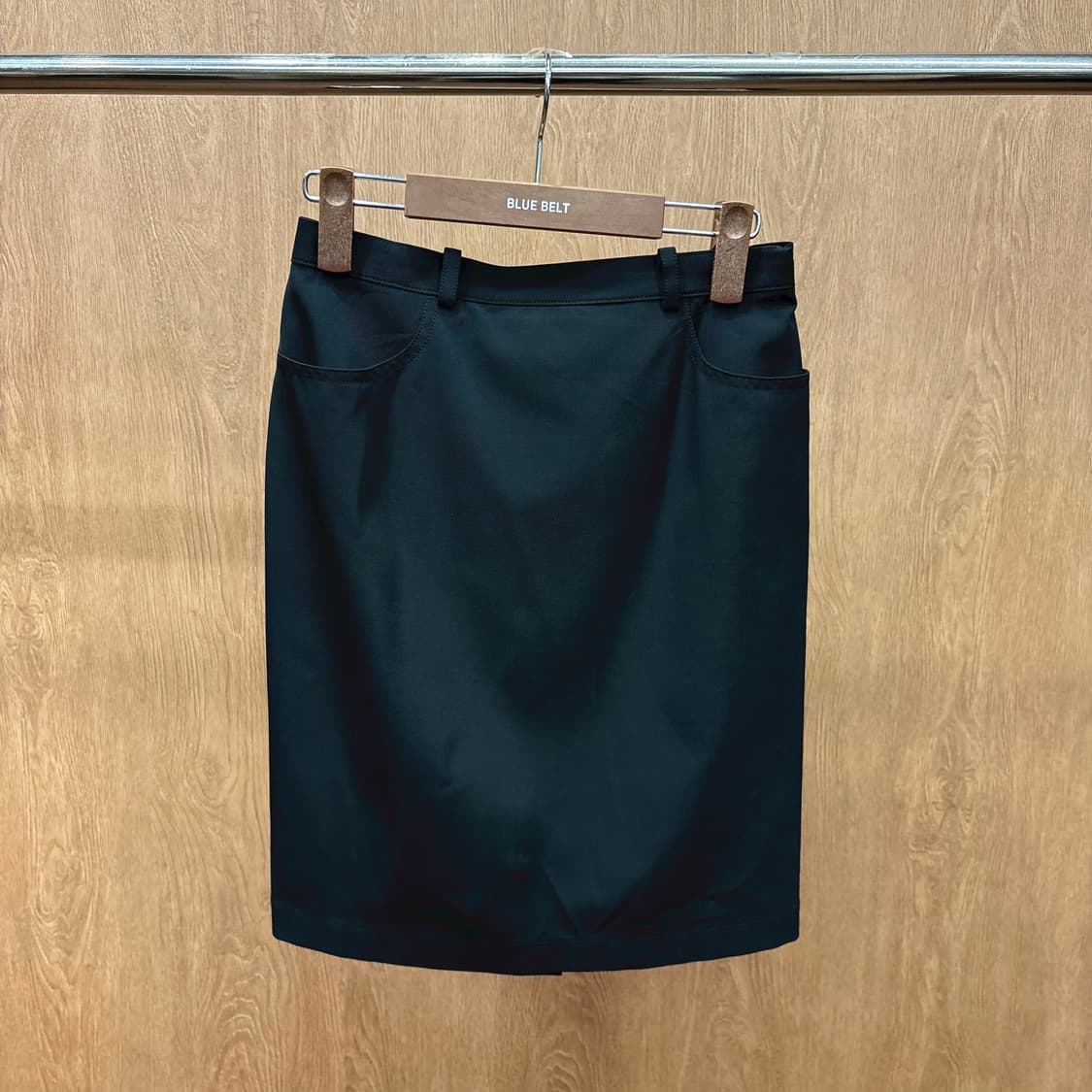 입생로랑 미디 스커트 심플 포켓 디테일 H핏 딥그린 상품이미지2