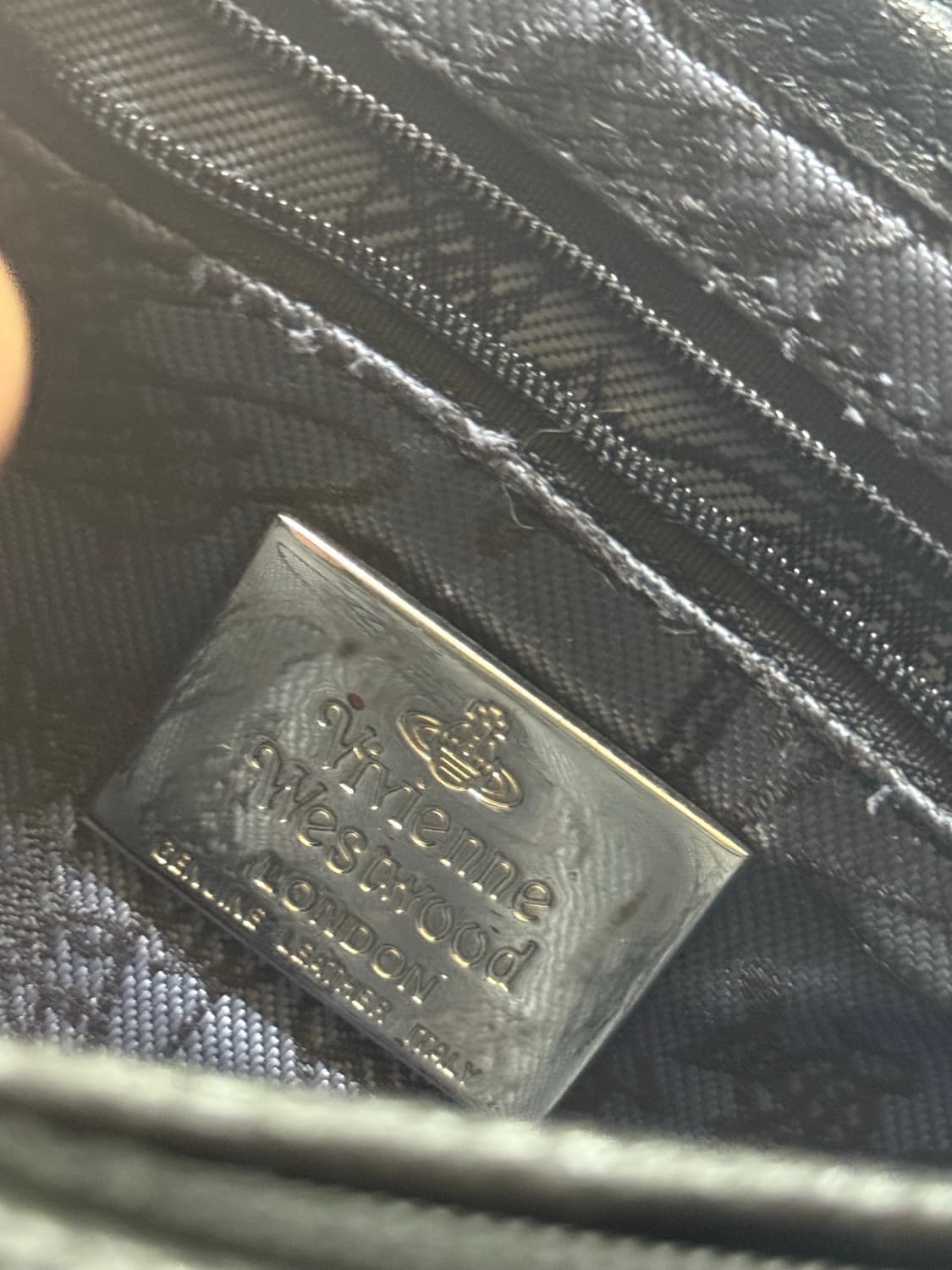 비비안웨스트우드 빈티지 은장 로고 크로스백 가방 블랙 상품이미지5