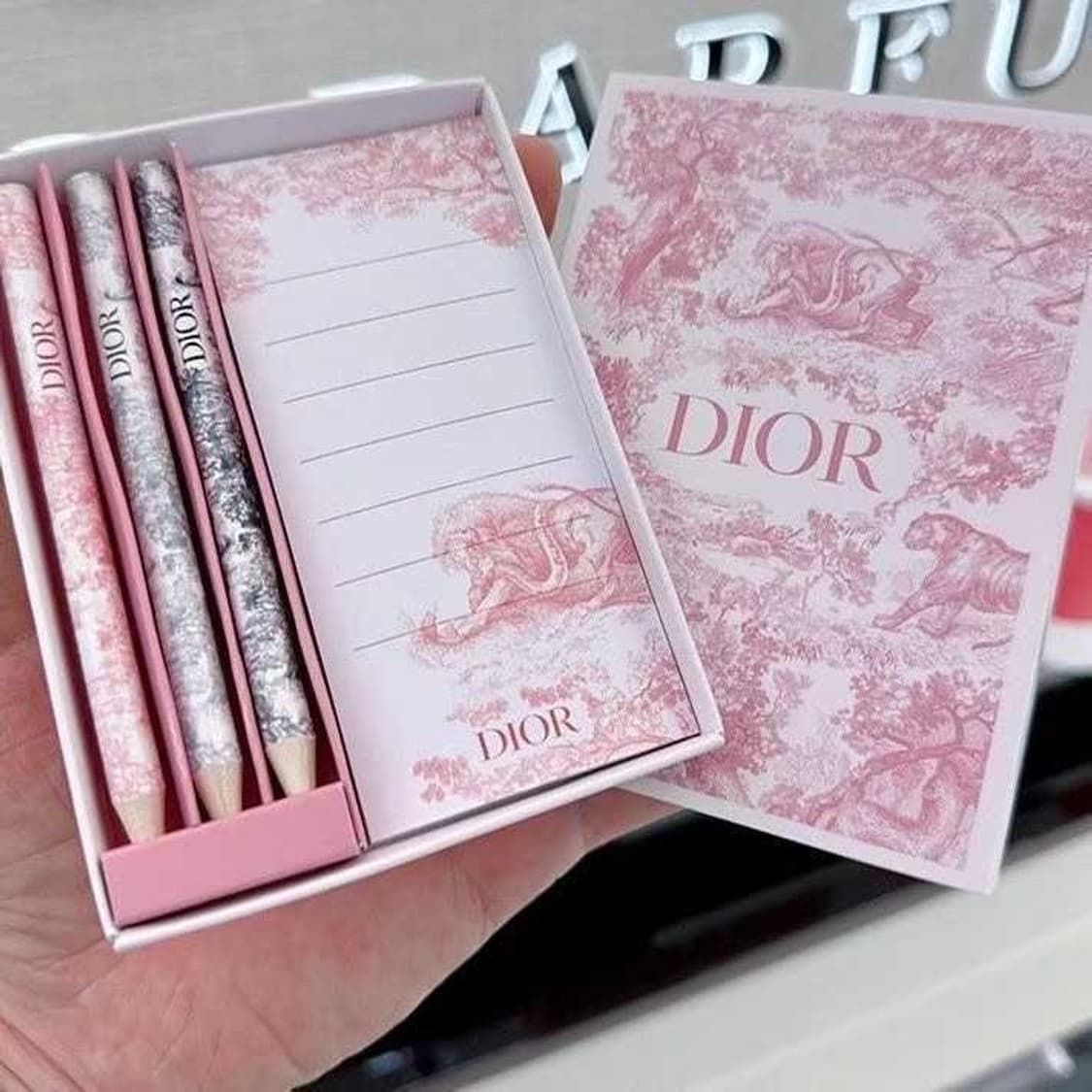 2025 디올뷰티 한정판 메모지&색연필 세트 상품이미지1