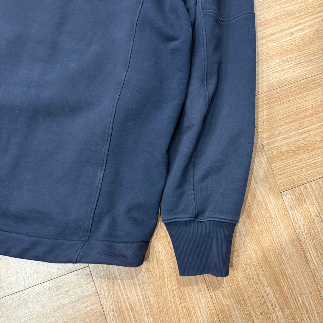 씨피컴퍼니 사선 지퍼 렌즈 스웻셔츠 상품이미지9