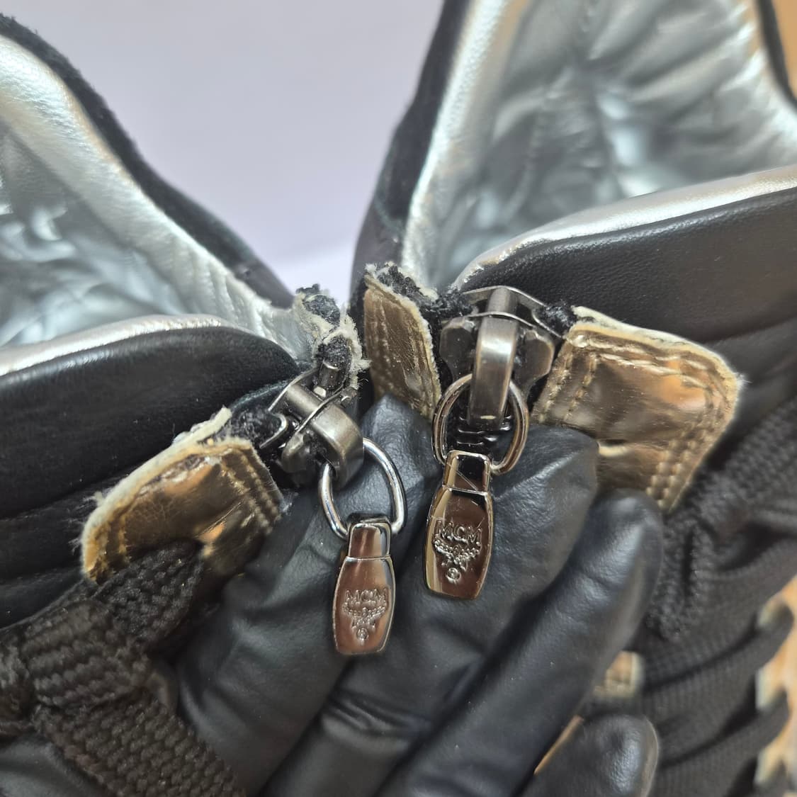 MCM 블랙&골드 웨지 하이탑 스니커즈 상품이미지4