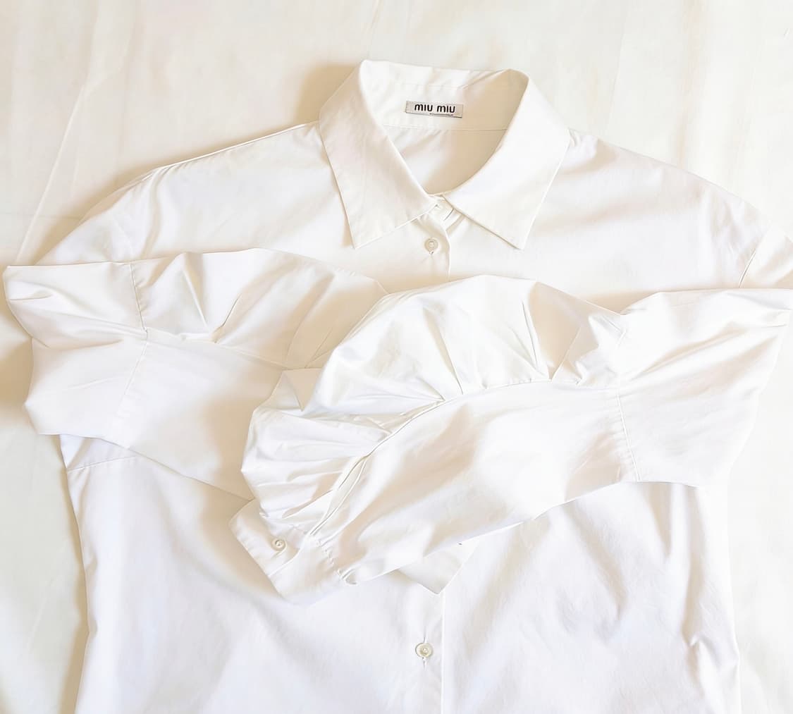 미우미우 셔링 퍼프 소매 화이트 블라우스 상품이미지1