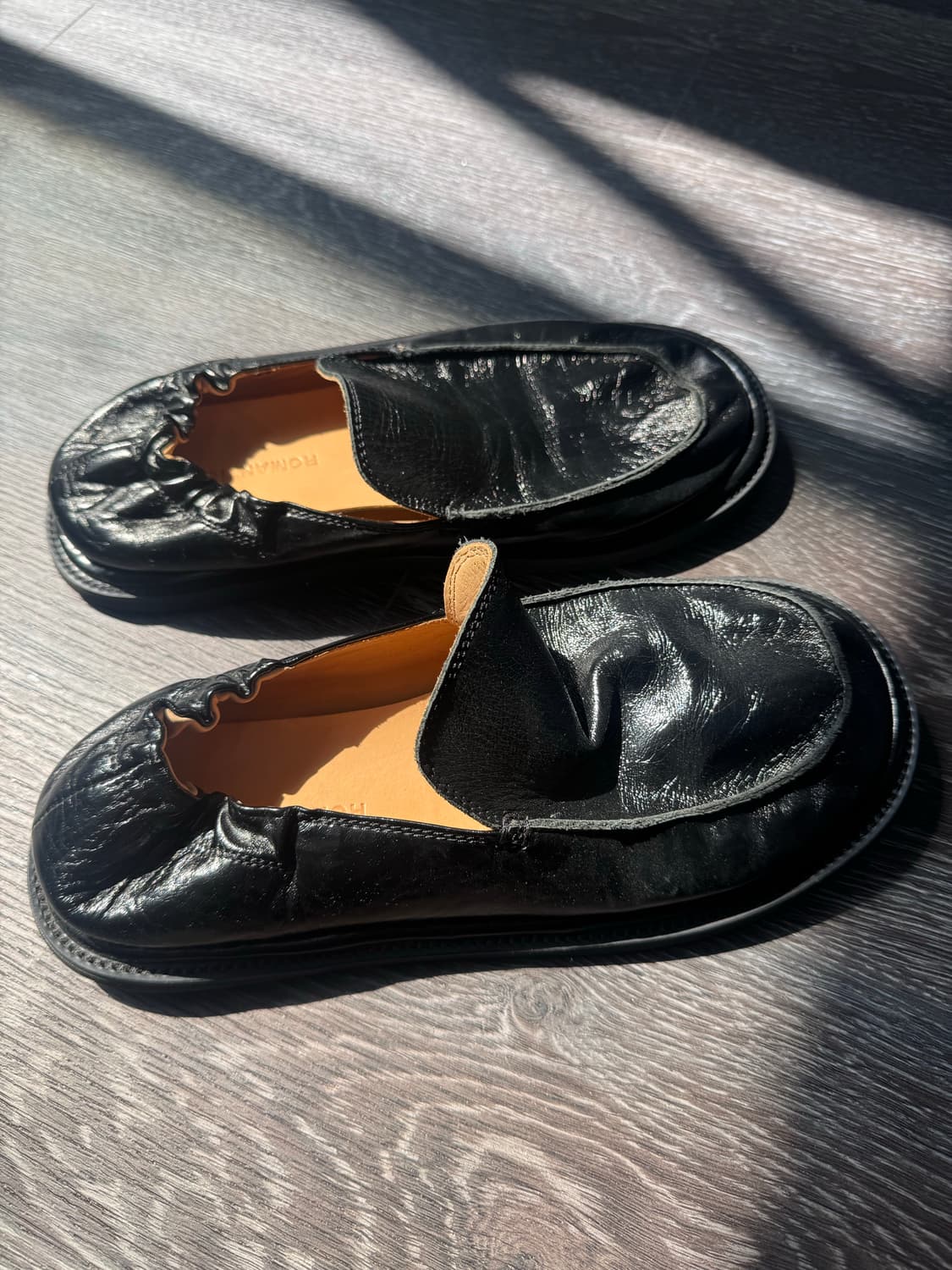 로맨틱무브 삭 바부슈 R25M720 (크랙블랙) 상품이미지1