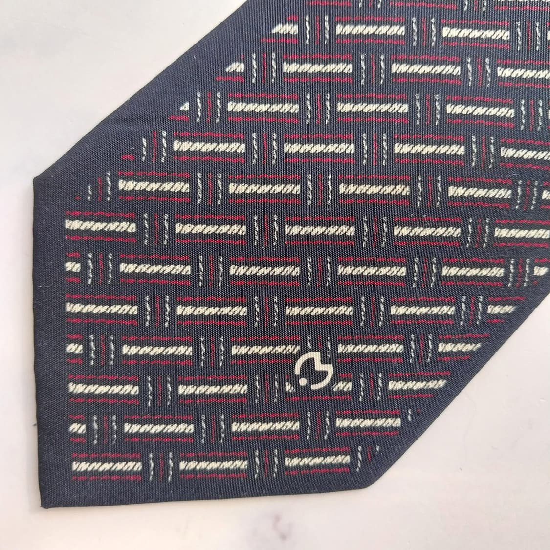 밀라숀 실크 네이비 패턴 넥타이 8.7cm A등급 K2323
 상품이미지5