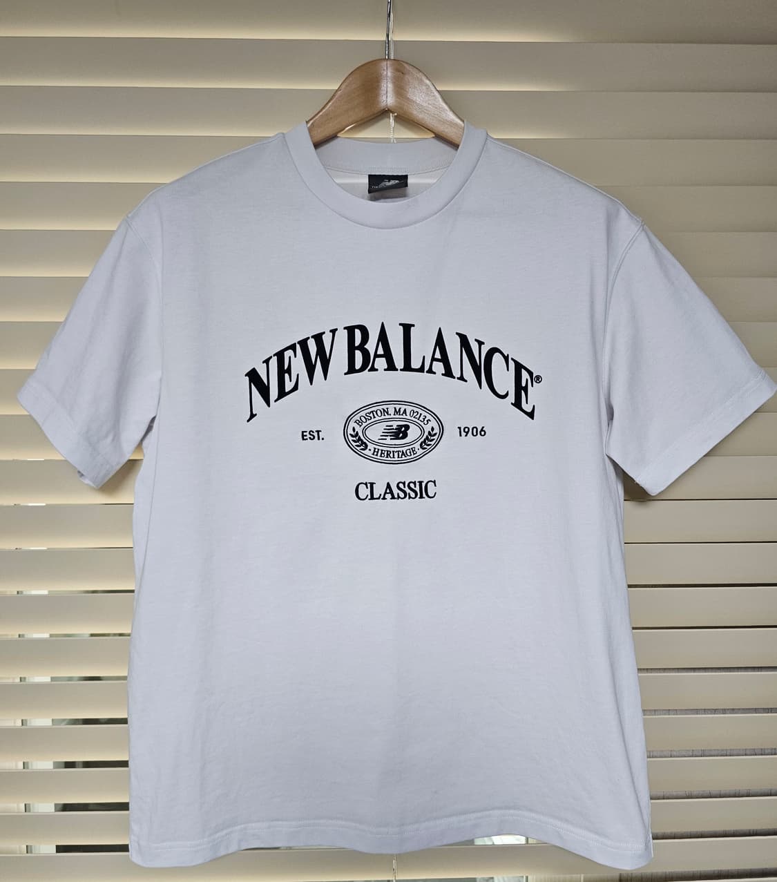 뉴발란스 화이트 클래식 로고 반팔티셔츠 M 상품이미지1