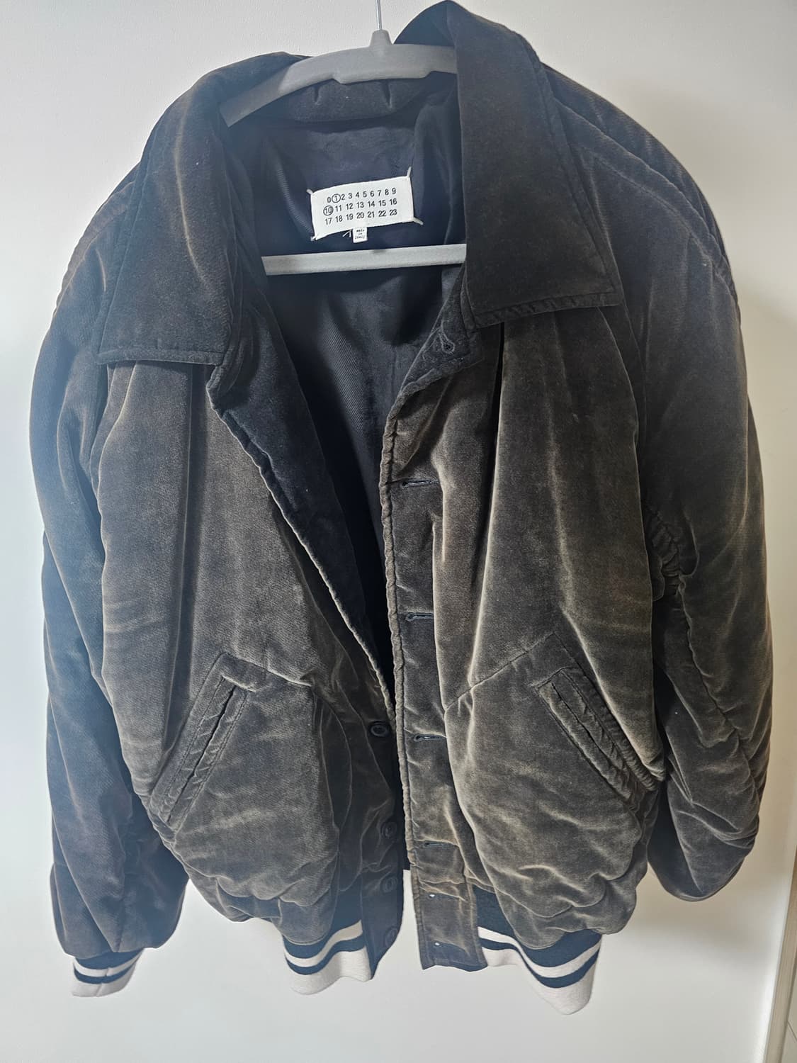 메종 마르지엘라 그레이 벨벳 봄버 마원 50 상품이미지1