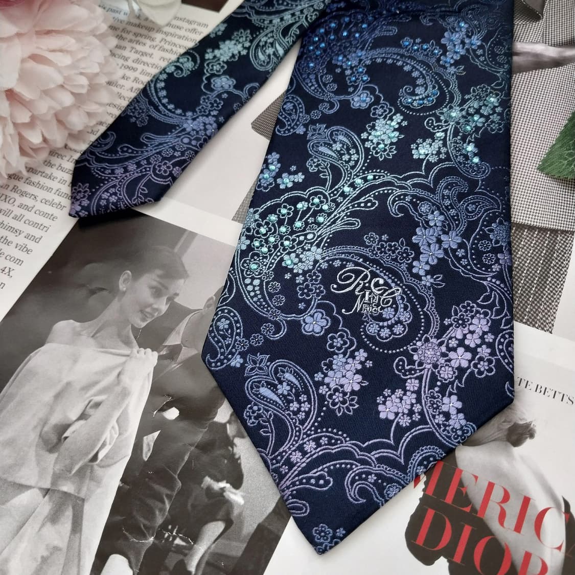 니나리치 실크 네이비 플라워 패턴 넥타이 9cm A등급 K1125
 상품이미지4