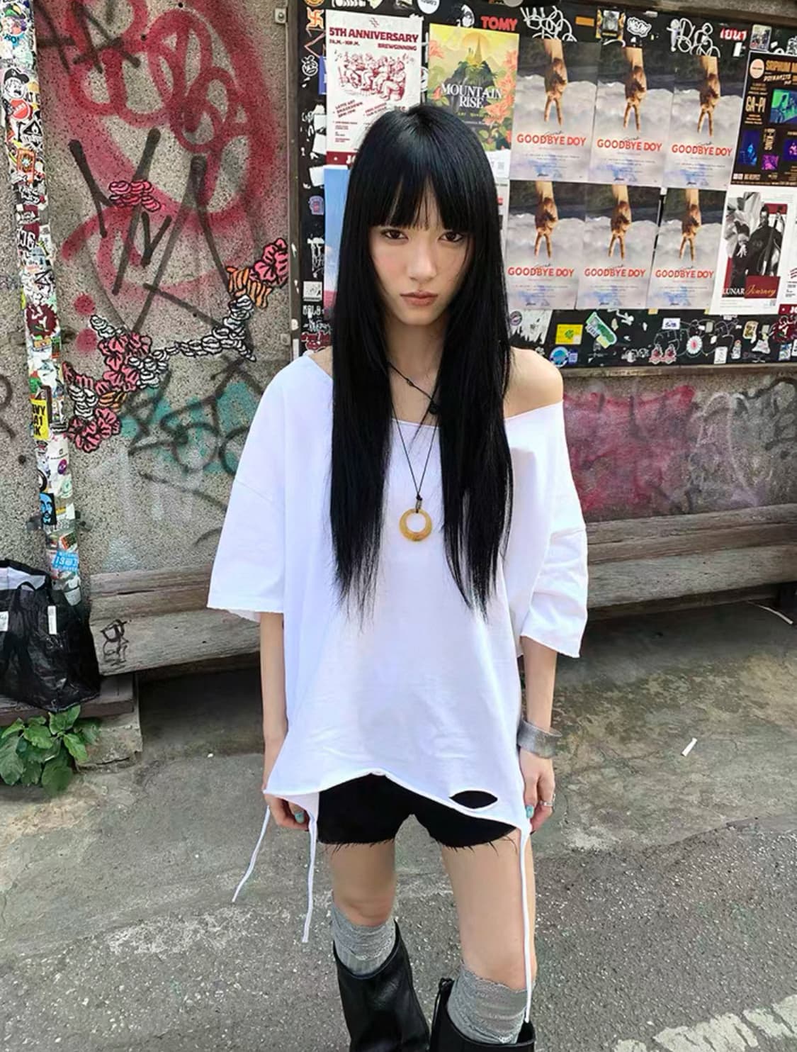 원숄더 데미지 반팔 티셔츠 화이트 상품이미지2