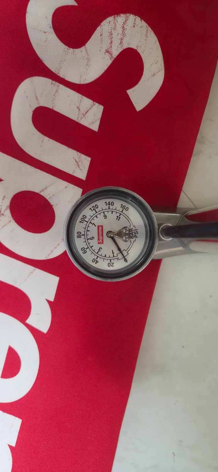 슈프림x리자인 자전거 펌프 상품이미지3