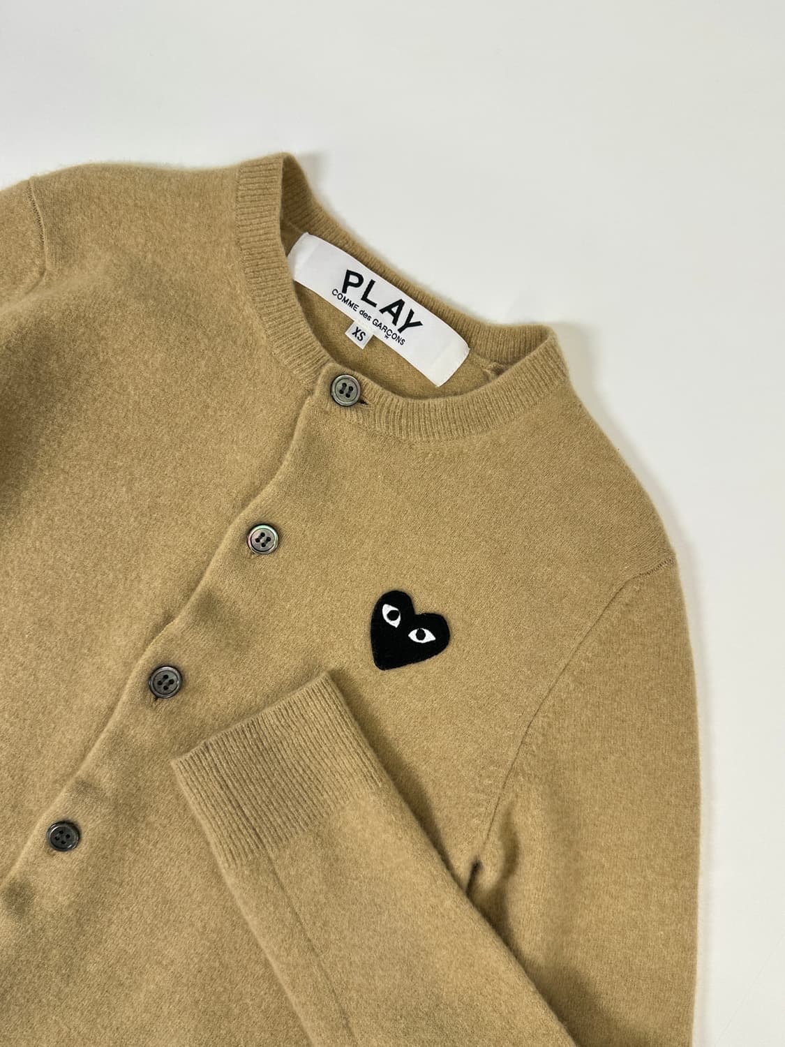 꼼데가르송 플레이 블랙와펜 베이지 가디건 xs 상품이미지1
