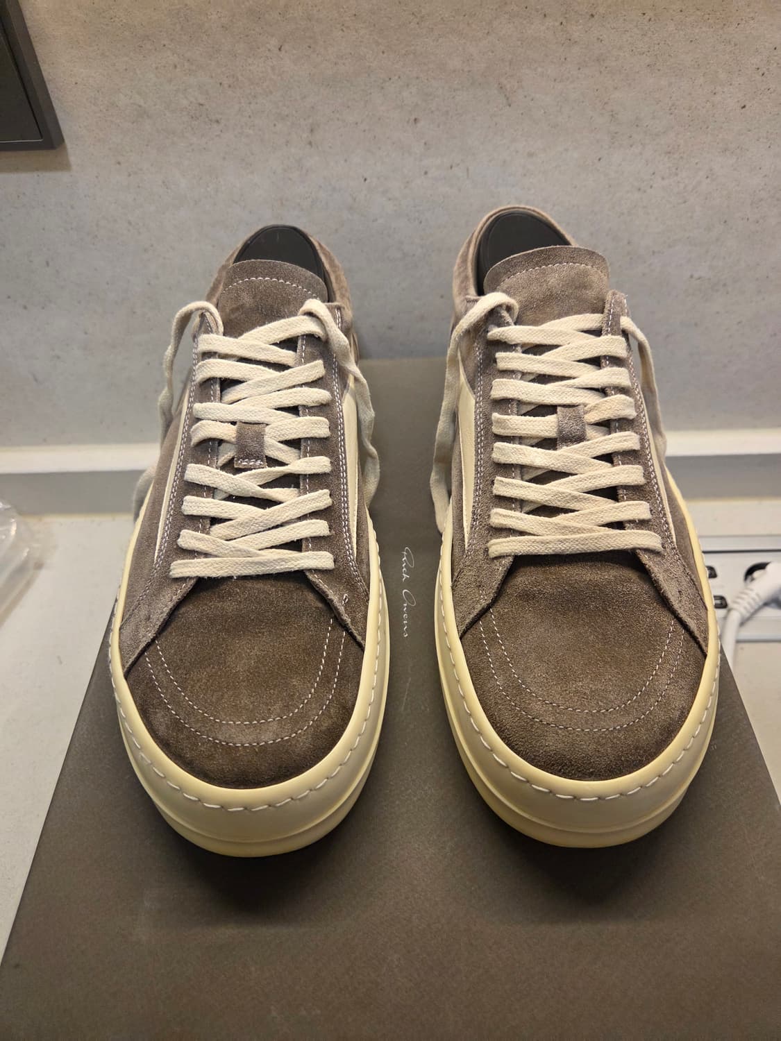 릭오웬스 릭반스 더스트 스웨이드 42  상품이미지1