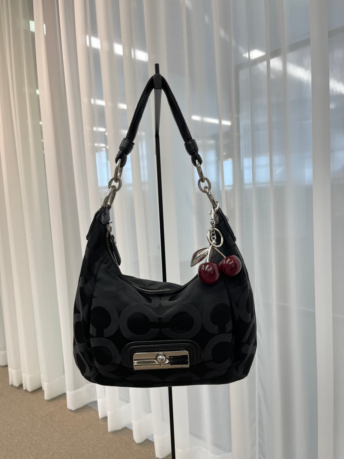 Coach Black Logo Shoulder Bag 상품이미지1